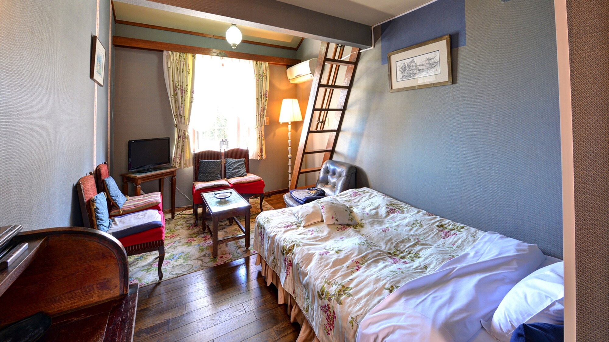 *Guest room (Room 33)