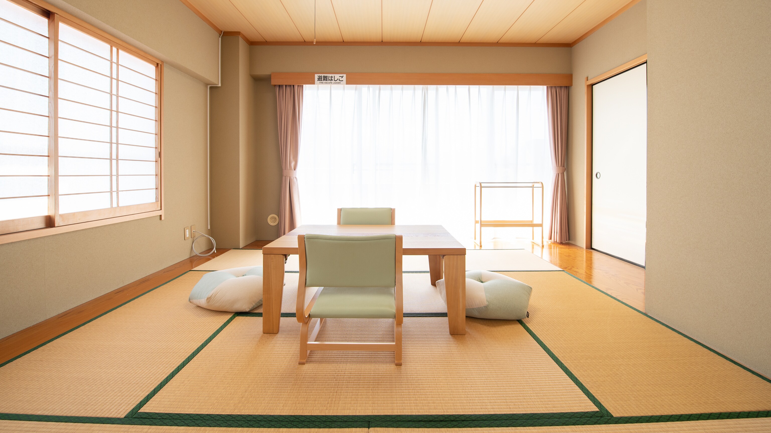 [Non-smoking] Japanese-Western room for 1-4 people