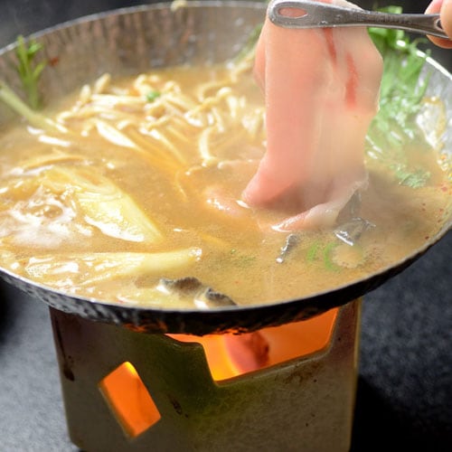 [Supper / Nabemono] Gunma brand vegetables and Japanese pork mochibuta nabe The sweetness of the vegetables is exceptional.