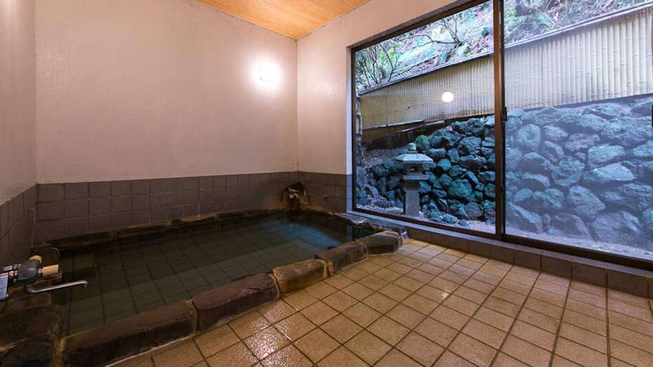 [Men's Indoor Bath] Forget about your daily routine and relax to the core of your body! Enjoy it along with delicious meals.