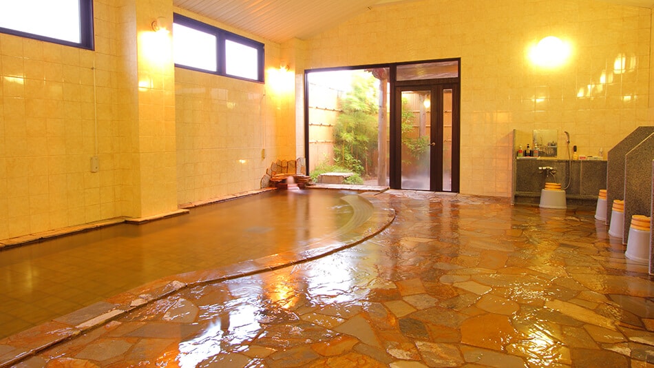 Large communal bath Overflowing hot water