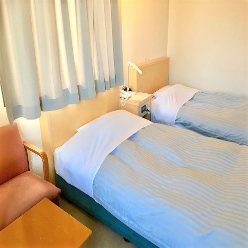 Guest room twin