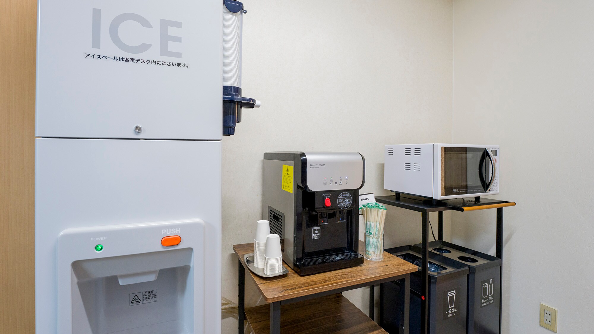 ・[Service corner] It is convenient to use the electric kettle in the guest room to fill the water server with water!
