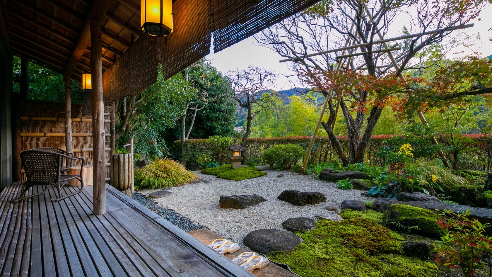 [VIP Room | S] Relax and enjoy the view of the garden from the veranda