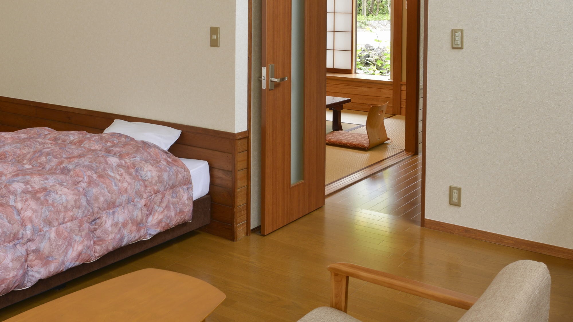 [Non-smoking] [Superior Japanese-Western style cottage *with indoor hot spring bath]