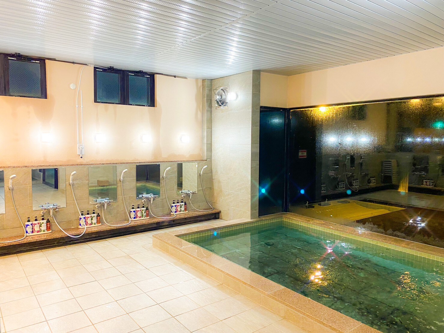 อาคารเสริม สึคุบะโนะยุ ห้องอาบน้ำในร่ม