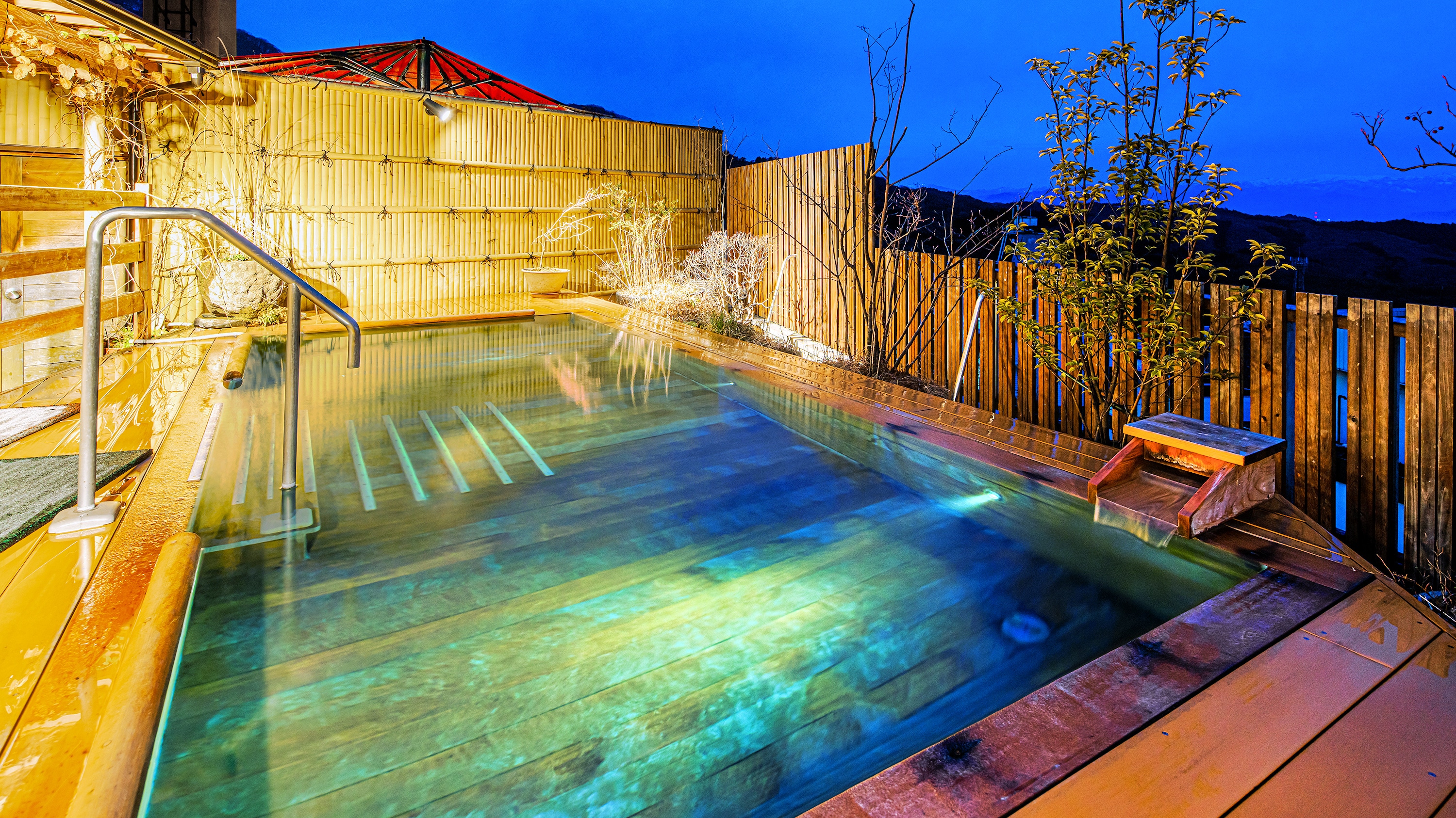 ■Suối nước nóng■Tắm ngoài trời với hương thơm của cây xanh và gió ``Honoka''