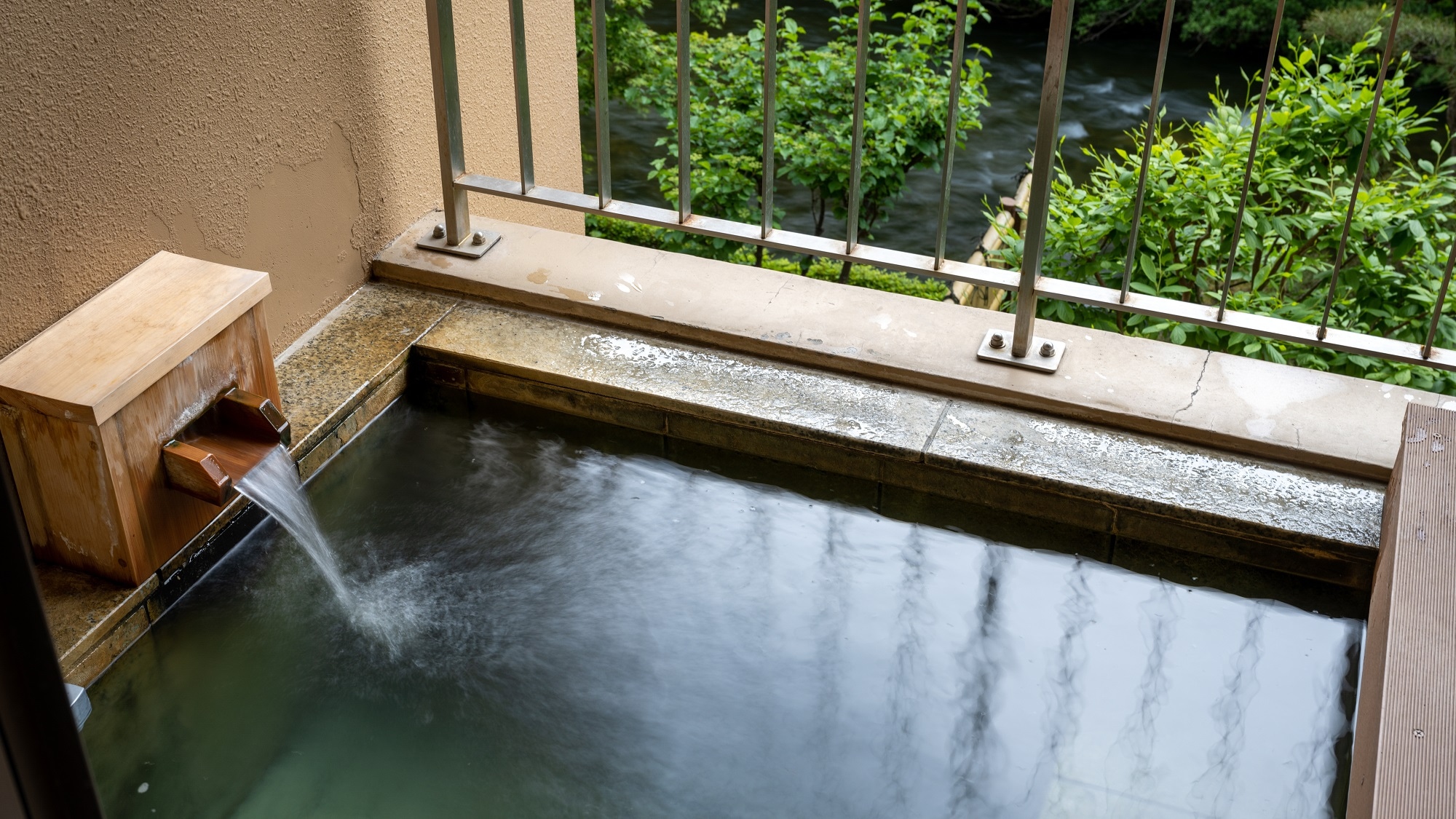 Shidate Suite, Ishimasu open-air bath with a view of the mountain stream *The open-air bath is from the old guest room.