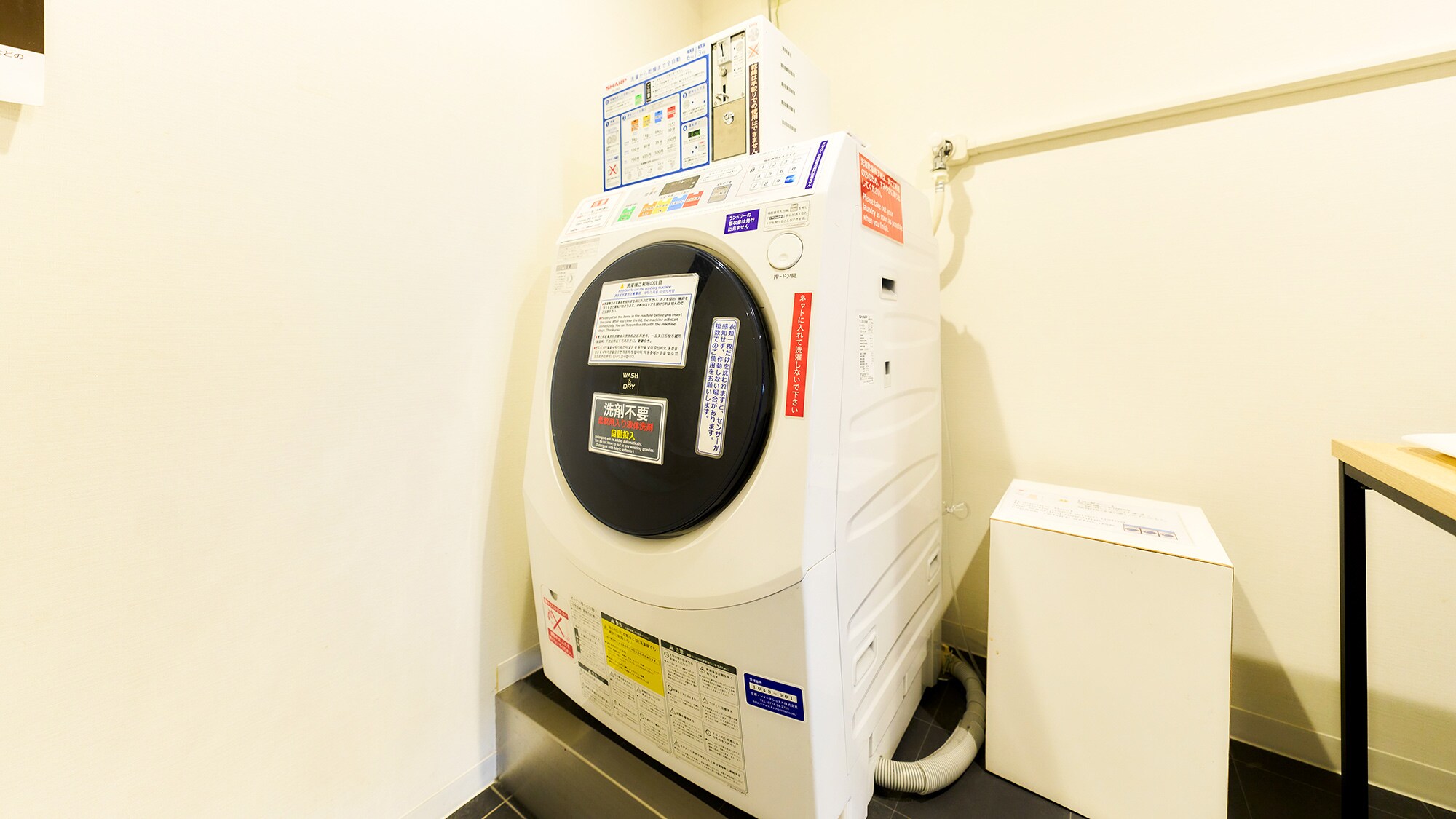 ・【Washing Machine】We have a drum type washer/dryer. Doing laundry will help you reduce the amount of bulky luggage you need to carry on your trip.