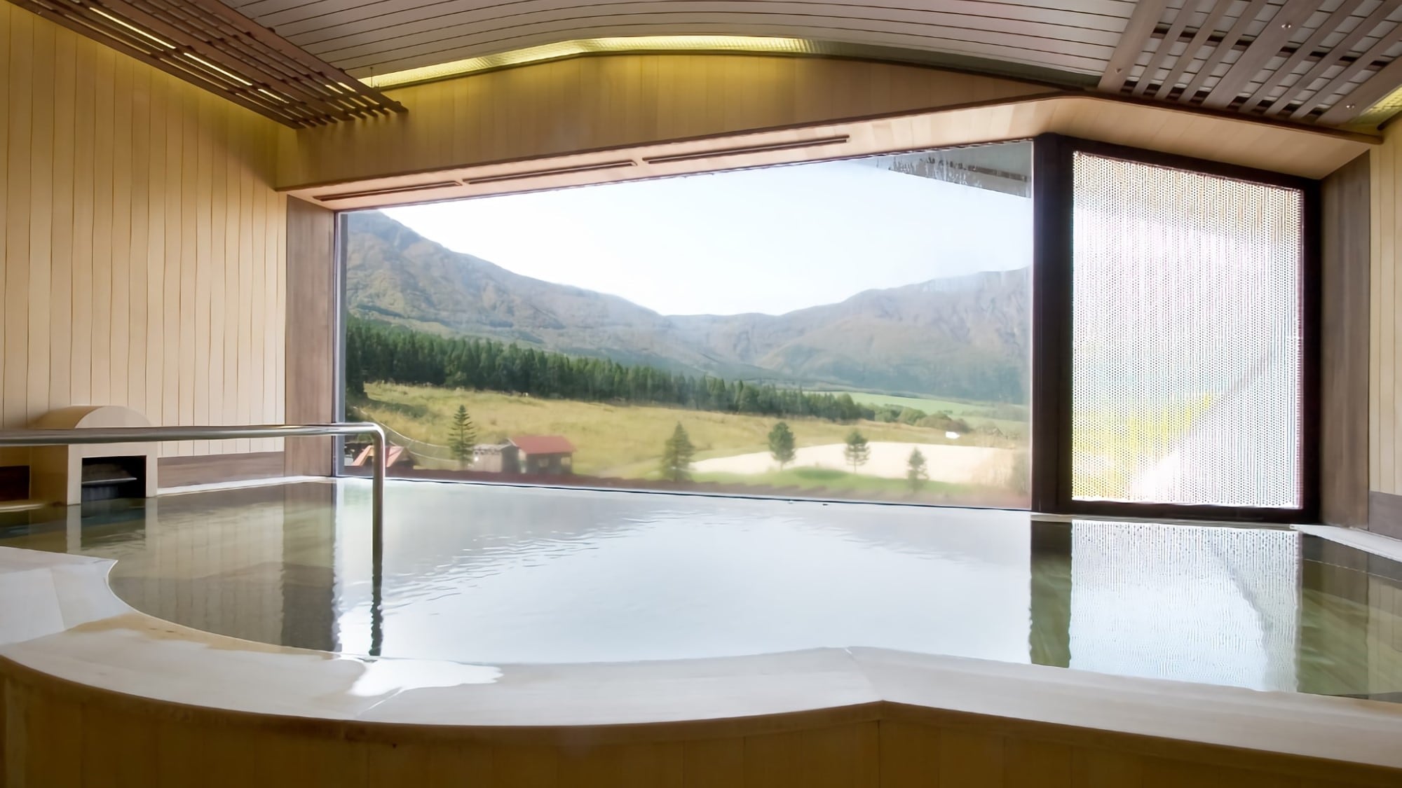 [Large public bath] Early spring scenery seen from the observation hot spring