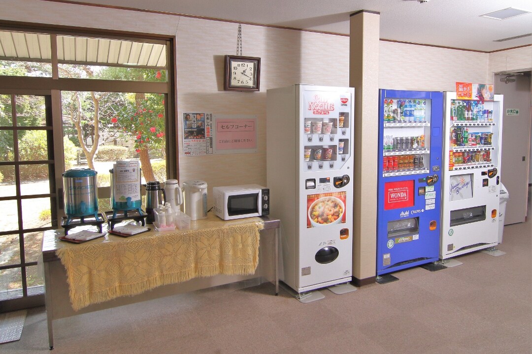Máy bán hàng tự động Self Corner