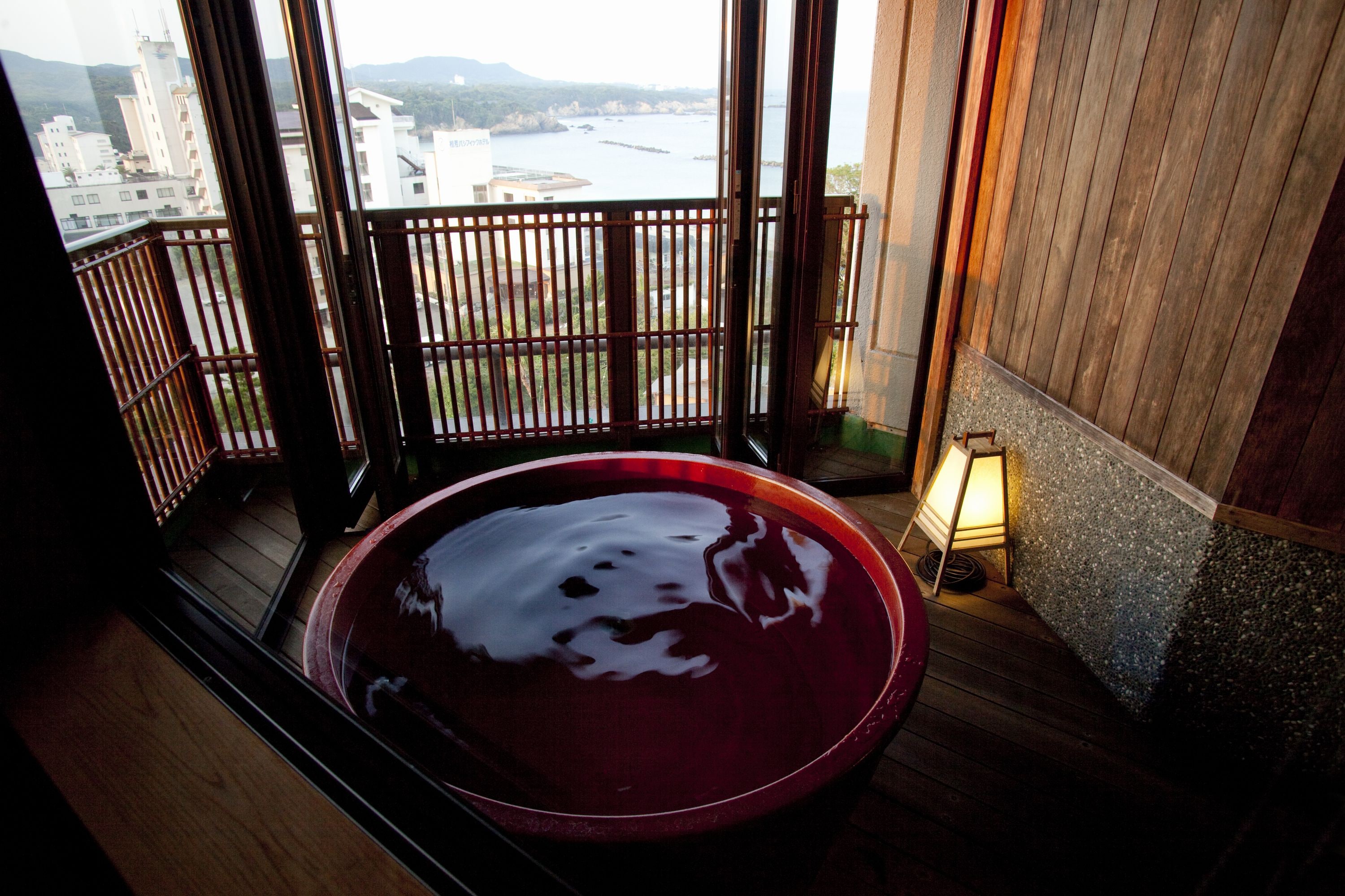 Family room with open-air bath (bath)