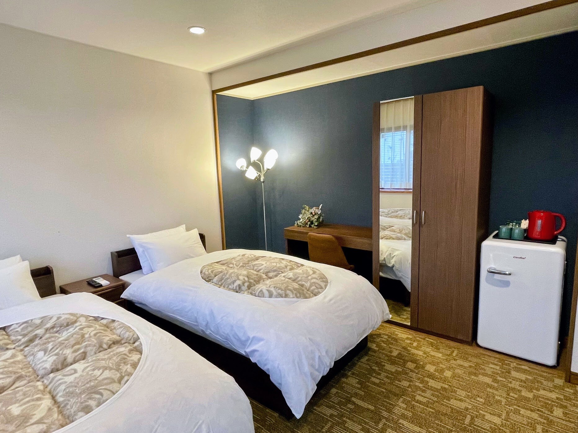 Western-style twin room for 1-2 people, with toilet and shared bathroom [non-smoking]