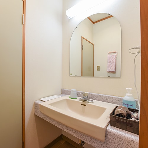 Japanese-style room 6 tatami mats (washroom)