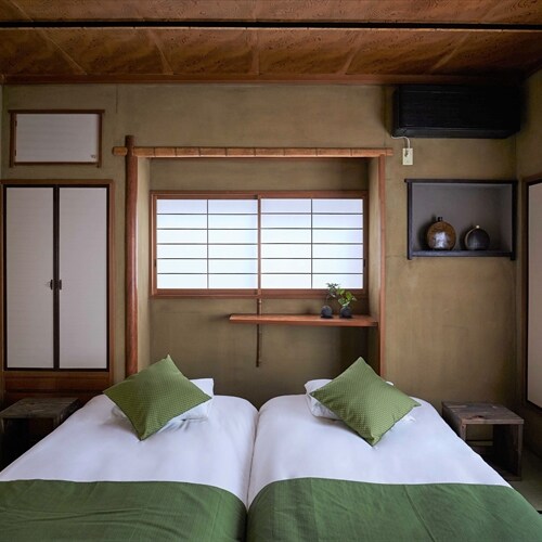 [House with garden] Bedroom