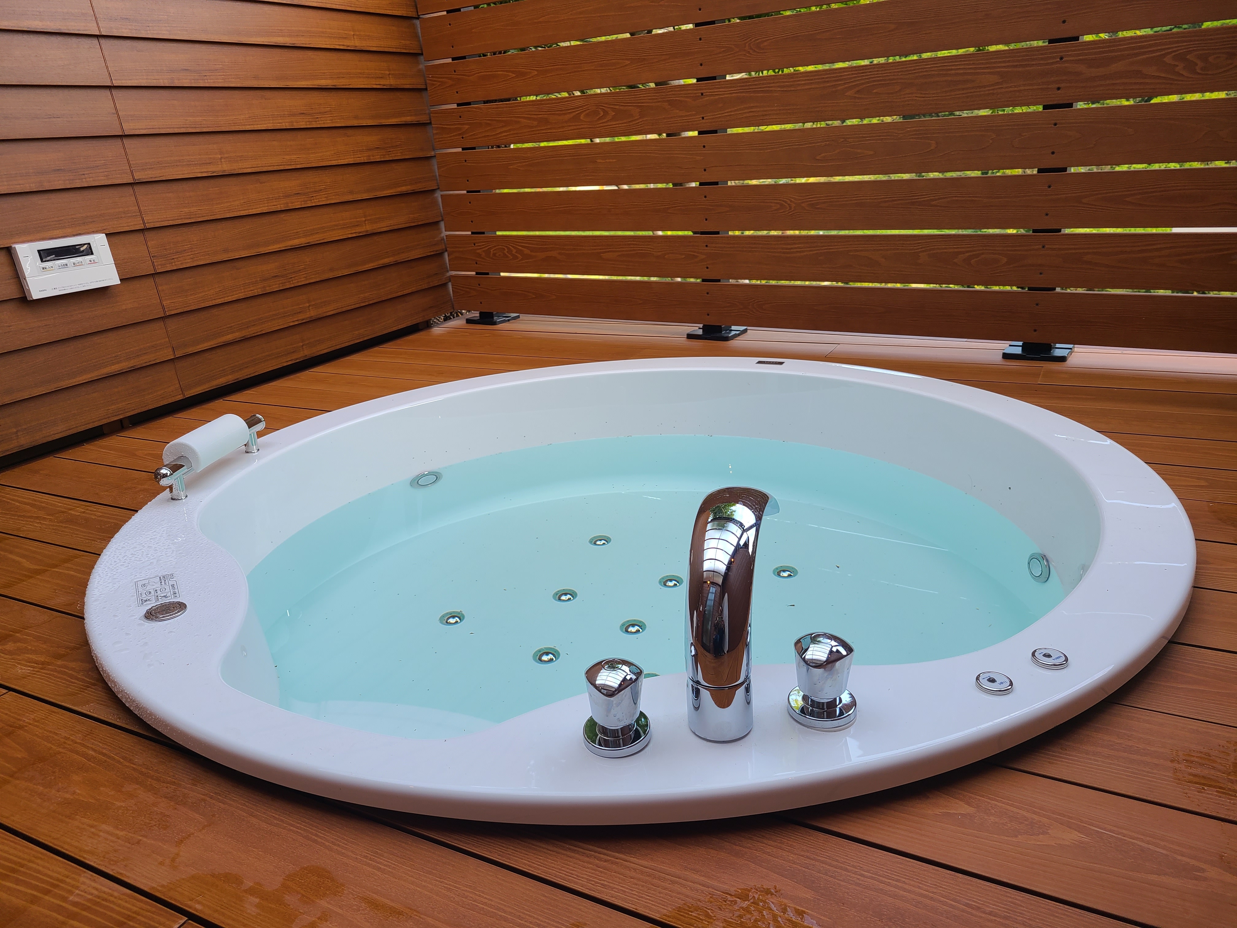[Hanari Shungetsu] A detached house where you can stay with your pets, Western-style room, with an open-air bath