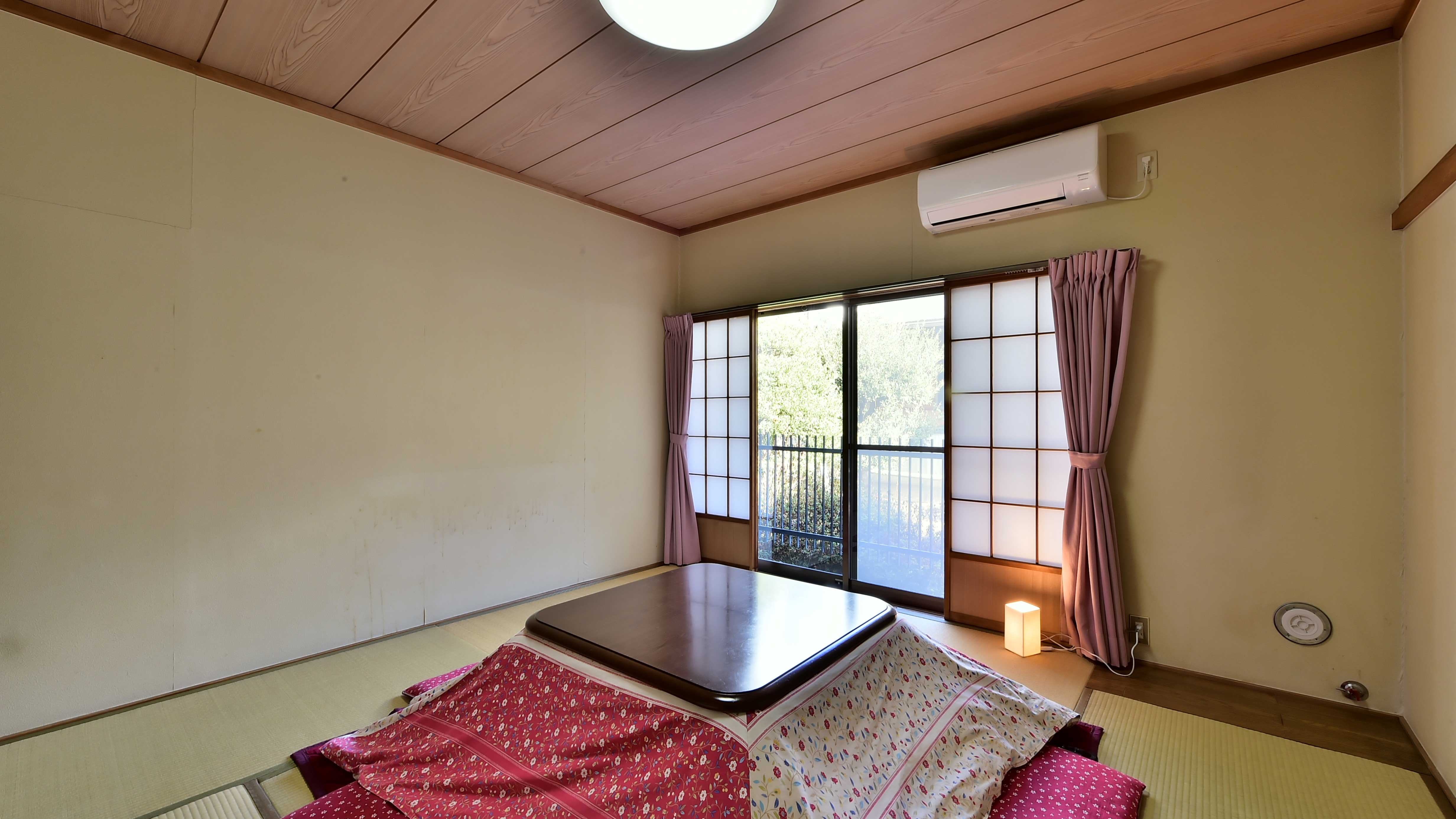 Japanese-style room (8 tatami mats) (no bath or toilet)