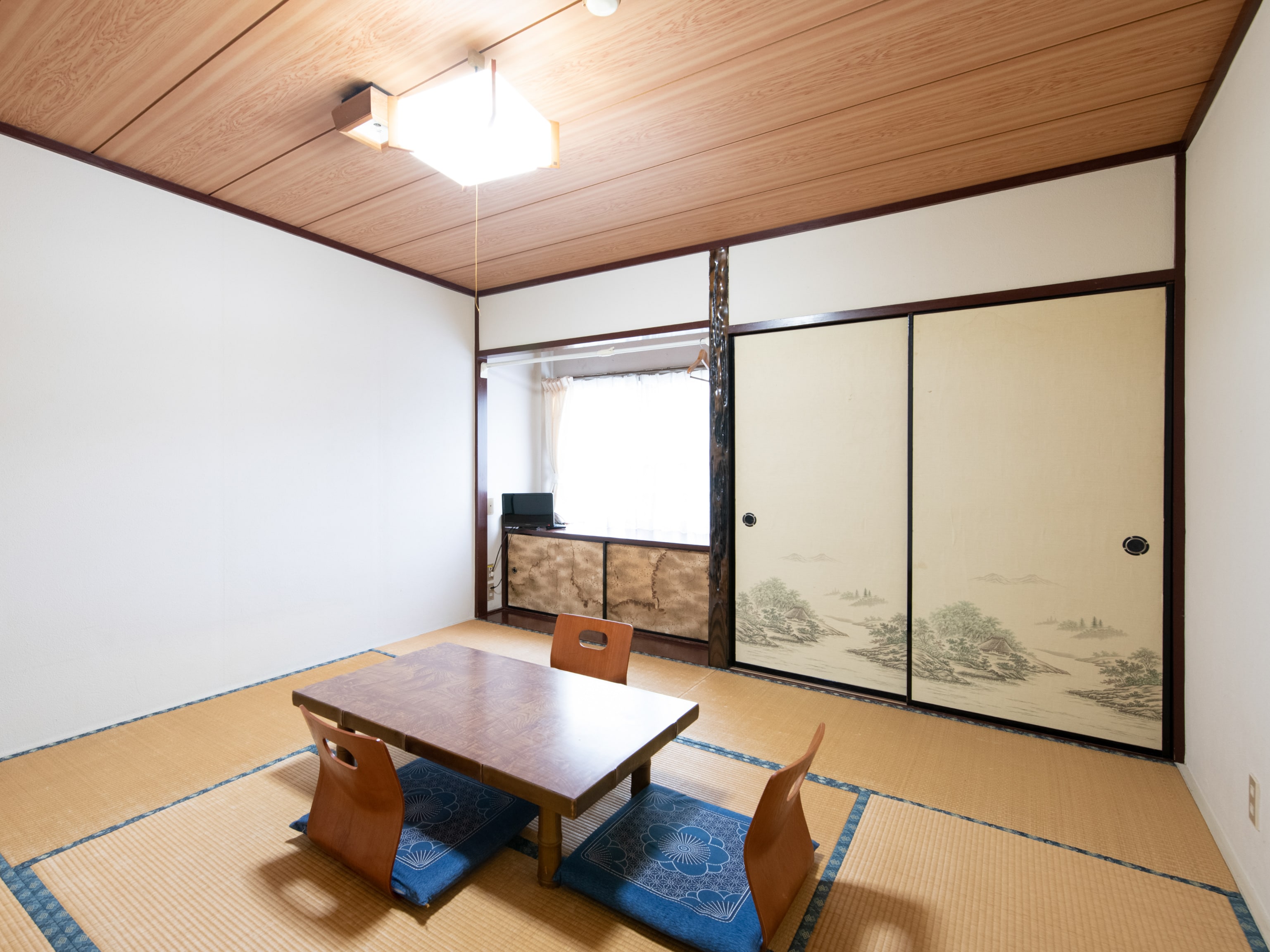 Japanese-style room for 3 people (shared bath and toilet)