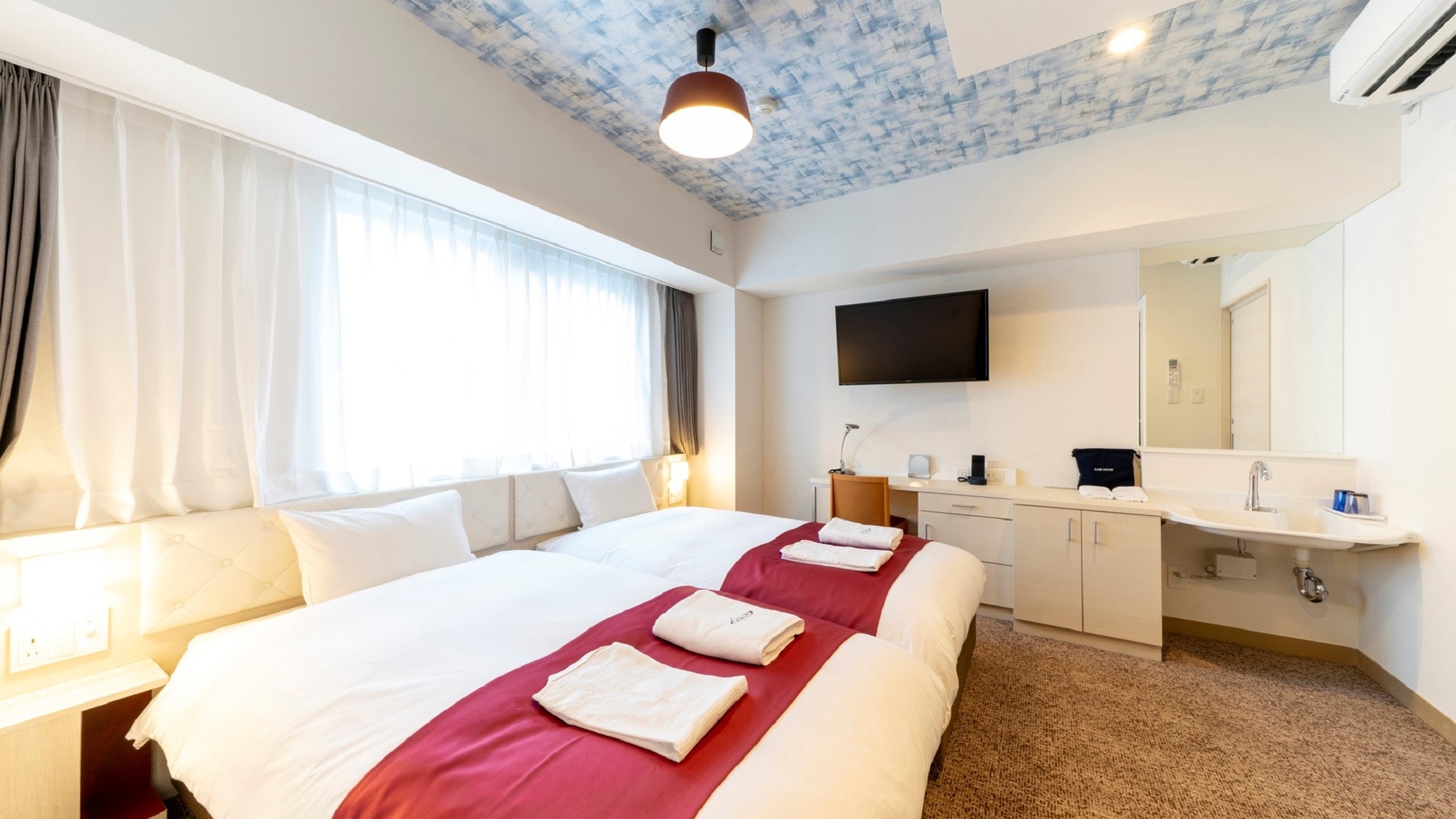 Kamar Kembar Universal