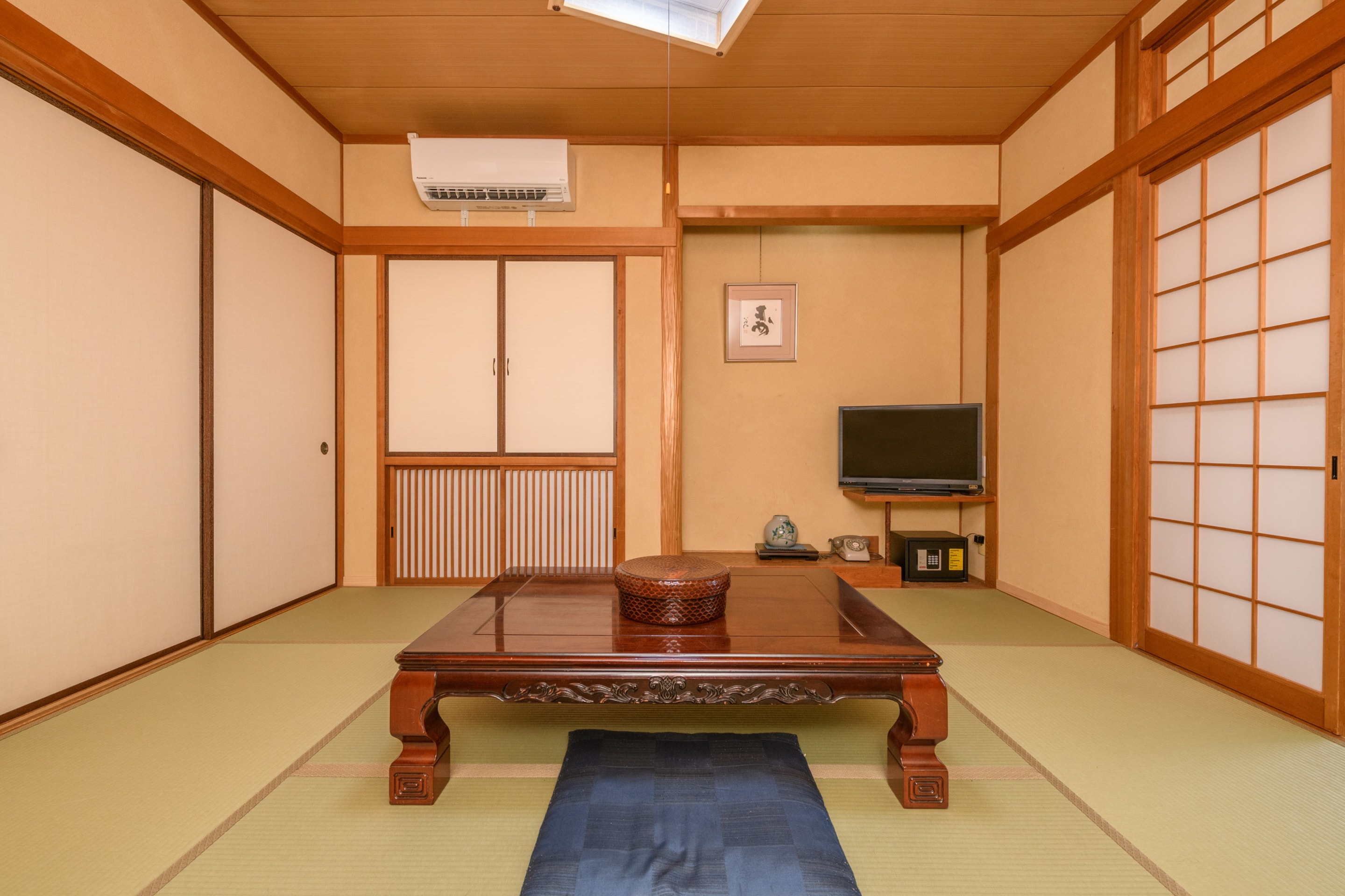 Japanese-style non-smoking quadruple room (example of a room)