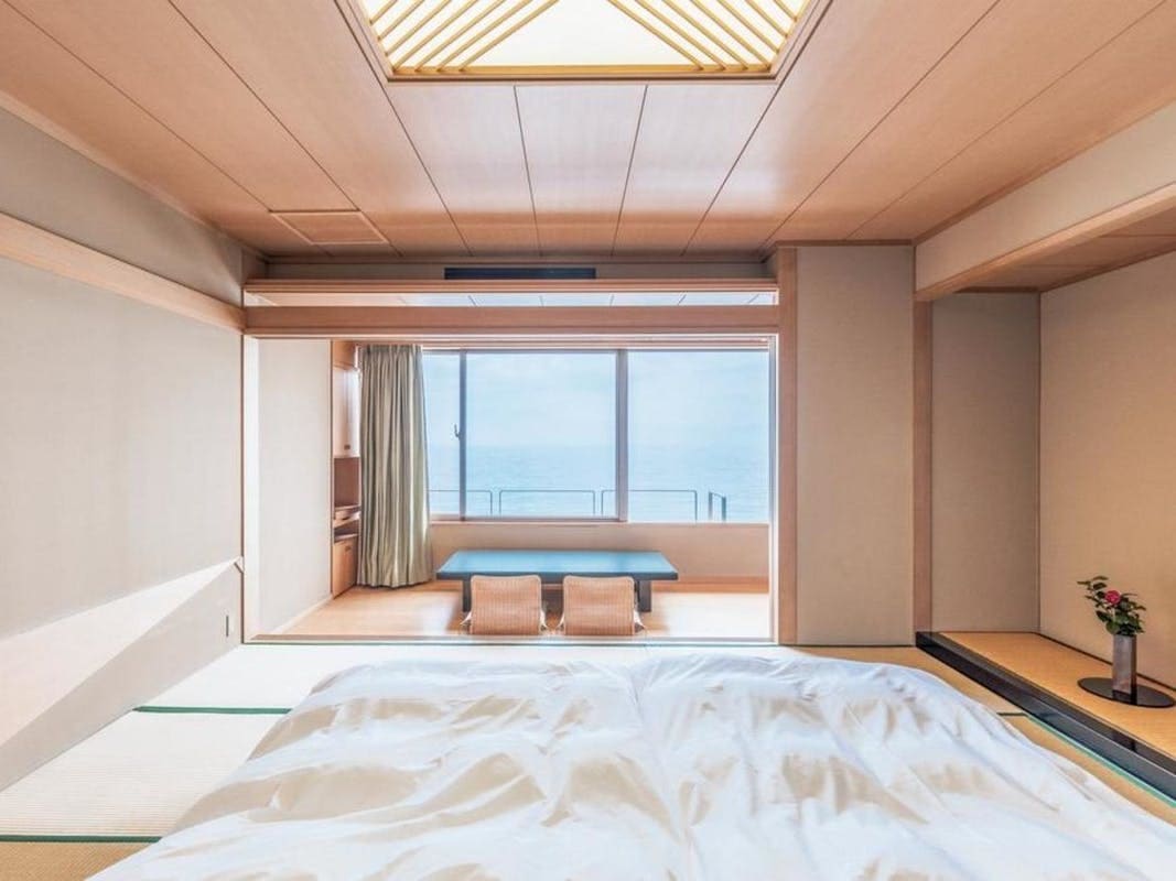 [New building] Japanese-style room 2 ken 10 + 6 tatami mats Ocean view