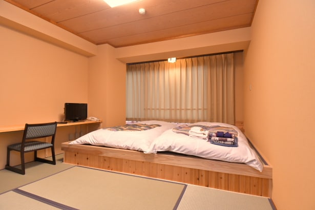 [Non-smoking: Old building] Japanese-style room 6 tatami mats + small rise without bath and toilet [Hanaunkan]