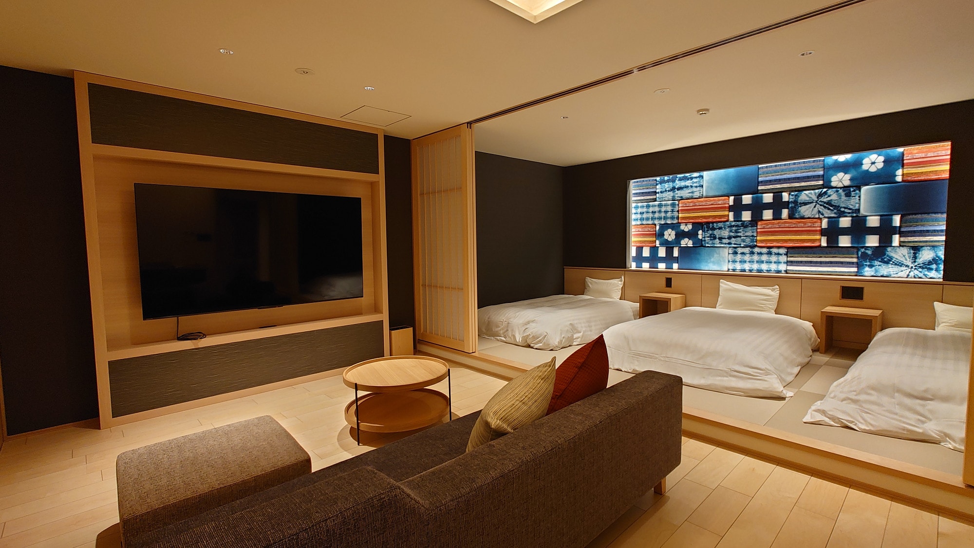 Japanese-Western style room with 3 beds “Itoshi” Amagi shibori and Kurume Kasuri interior