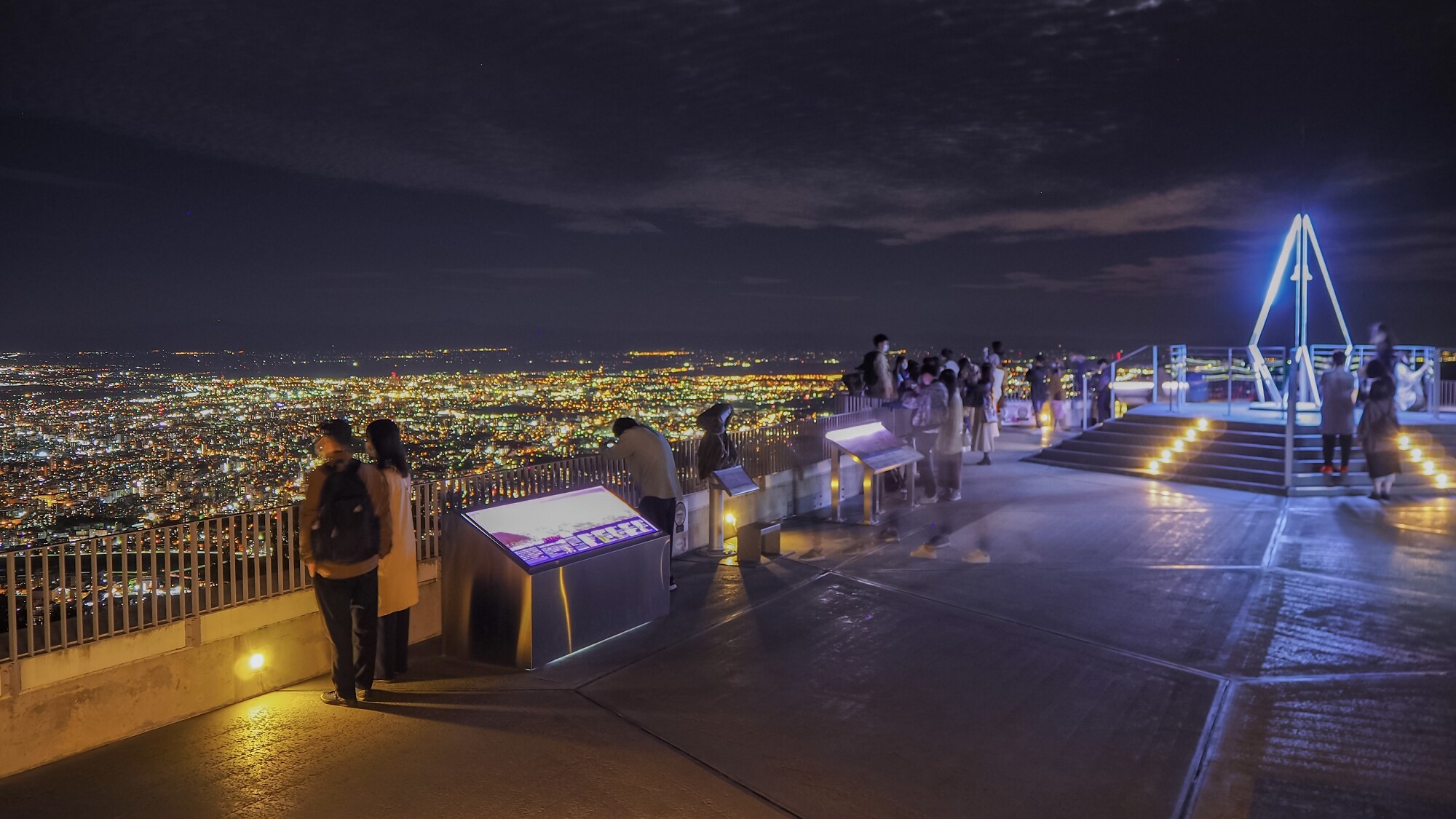 [Surroundings] Spectacular spot where you can see the night view of Mt. Moiwa and the city lights of Sapporo that look like jewels encrusted