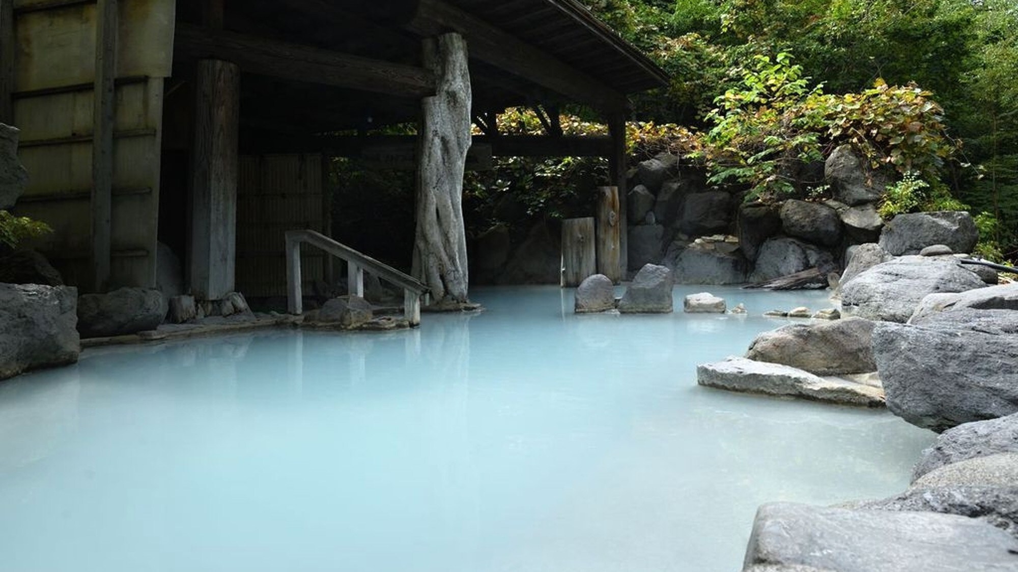 [Open-air bath] Third open-air bath/This is a "mixed-bathing" open-air bath. *You may bathe wearing a single-colored bath towel.