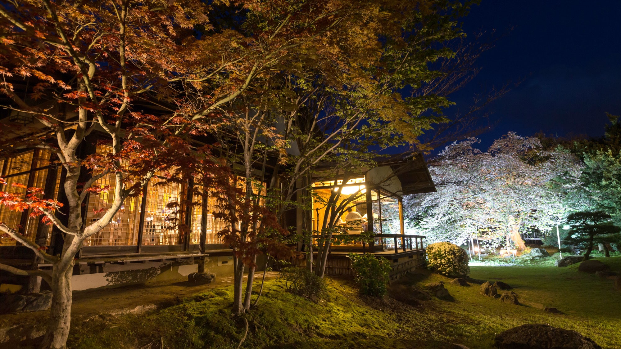 A remote restaurant "Jusen" nestled in a fantastic courtyard