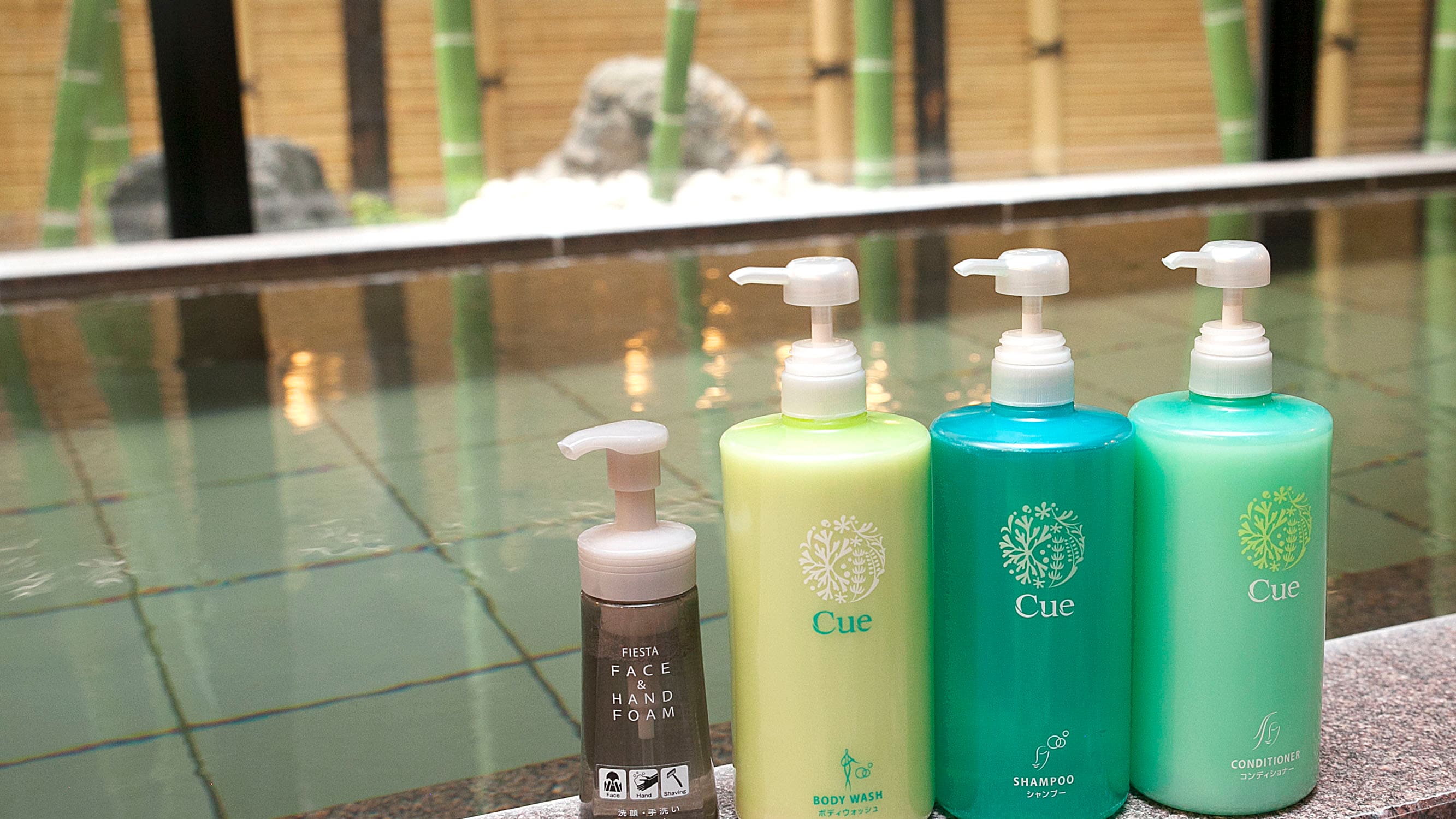 The large radium artificial hot spring bath "Tabibito no Yu" will relieve your fatigue. The water is soft on the skin and moisturizes it.
