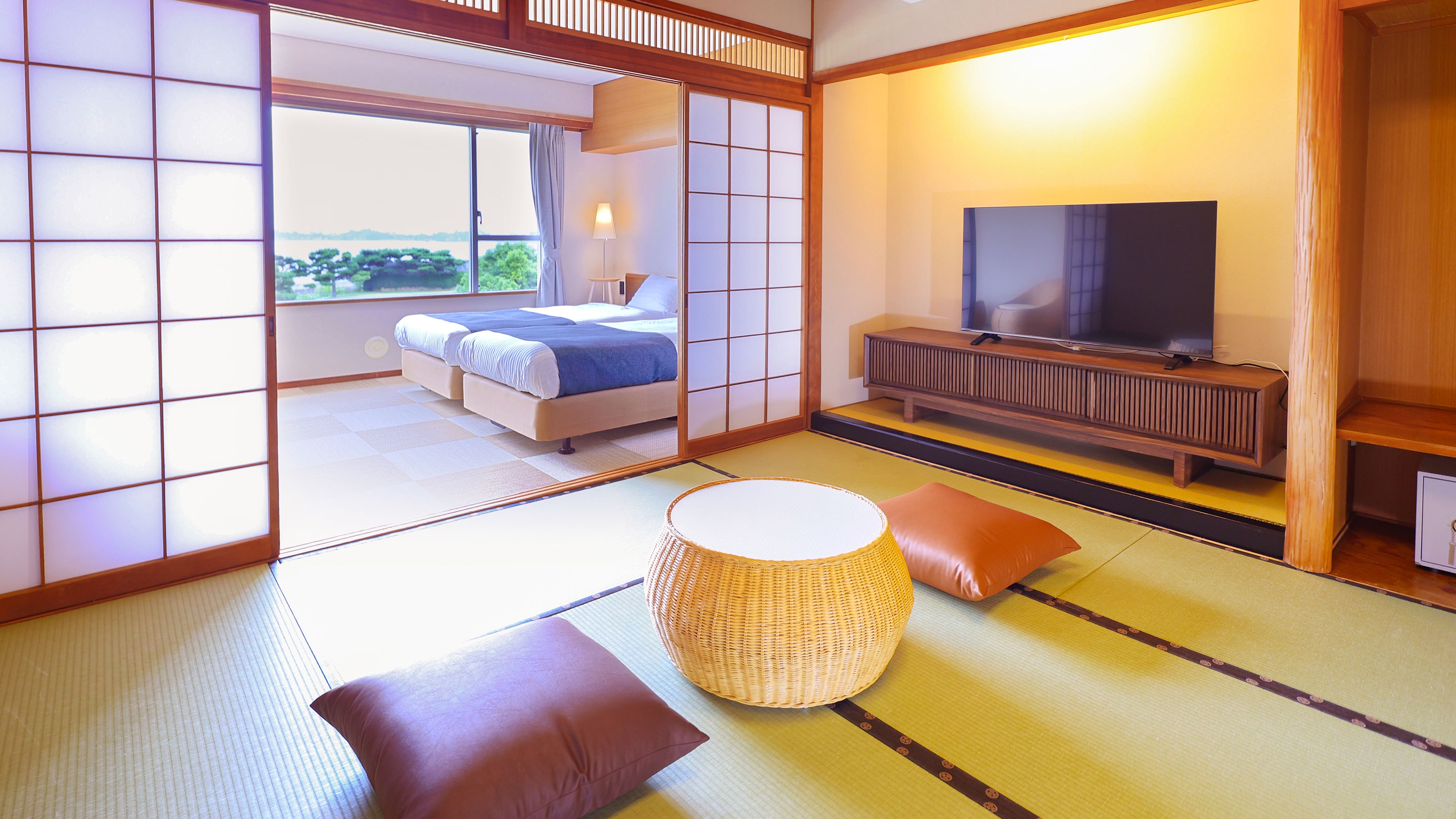 Superior Japanese-Western room 10 tatami mats + twin