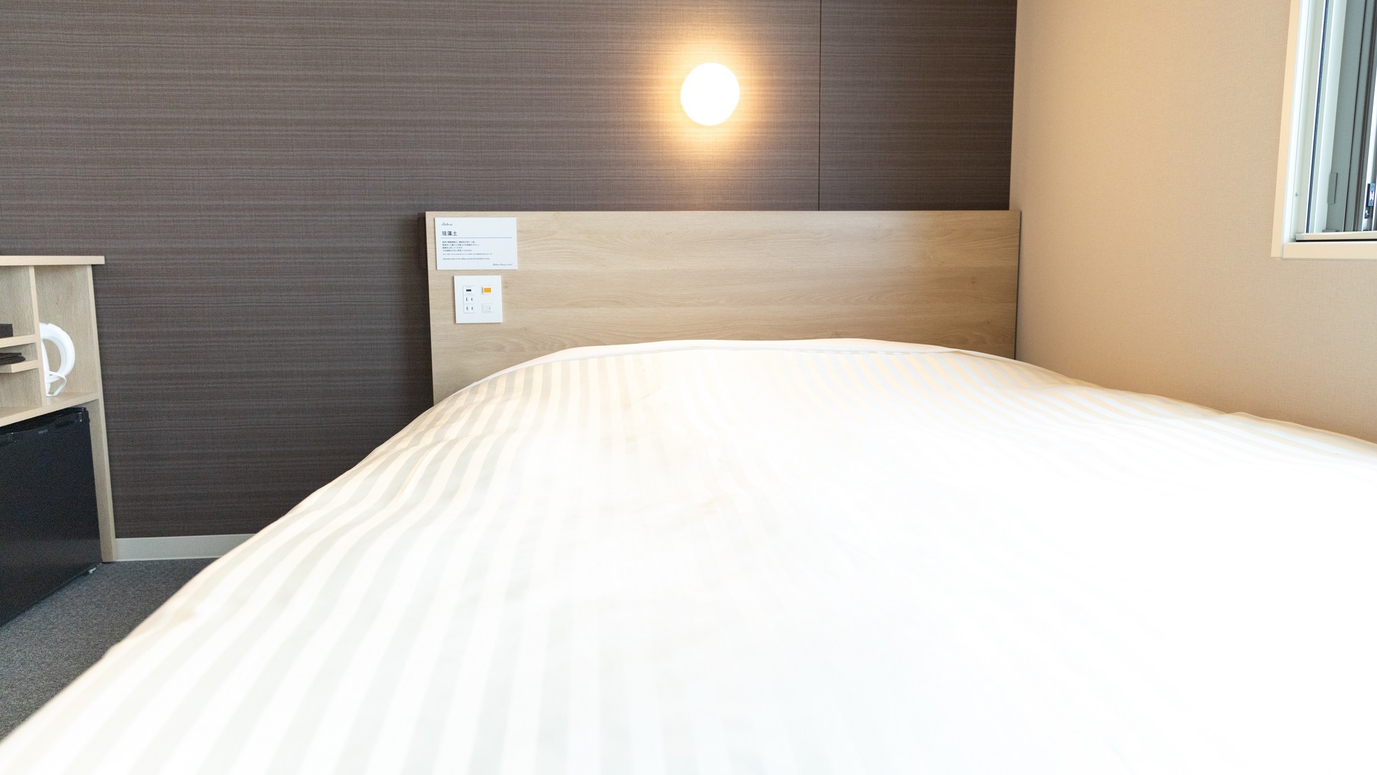 A 150cm wide bed and a mattress with just the right amount of firmness will ensure you a good night's sleep.