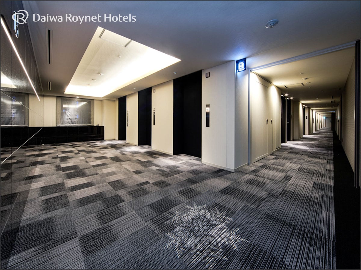 ■ Guest room floor (elevator hall)