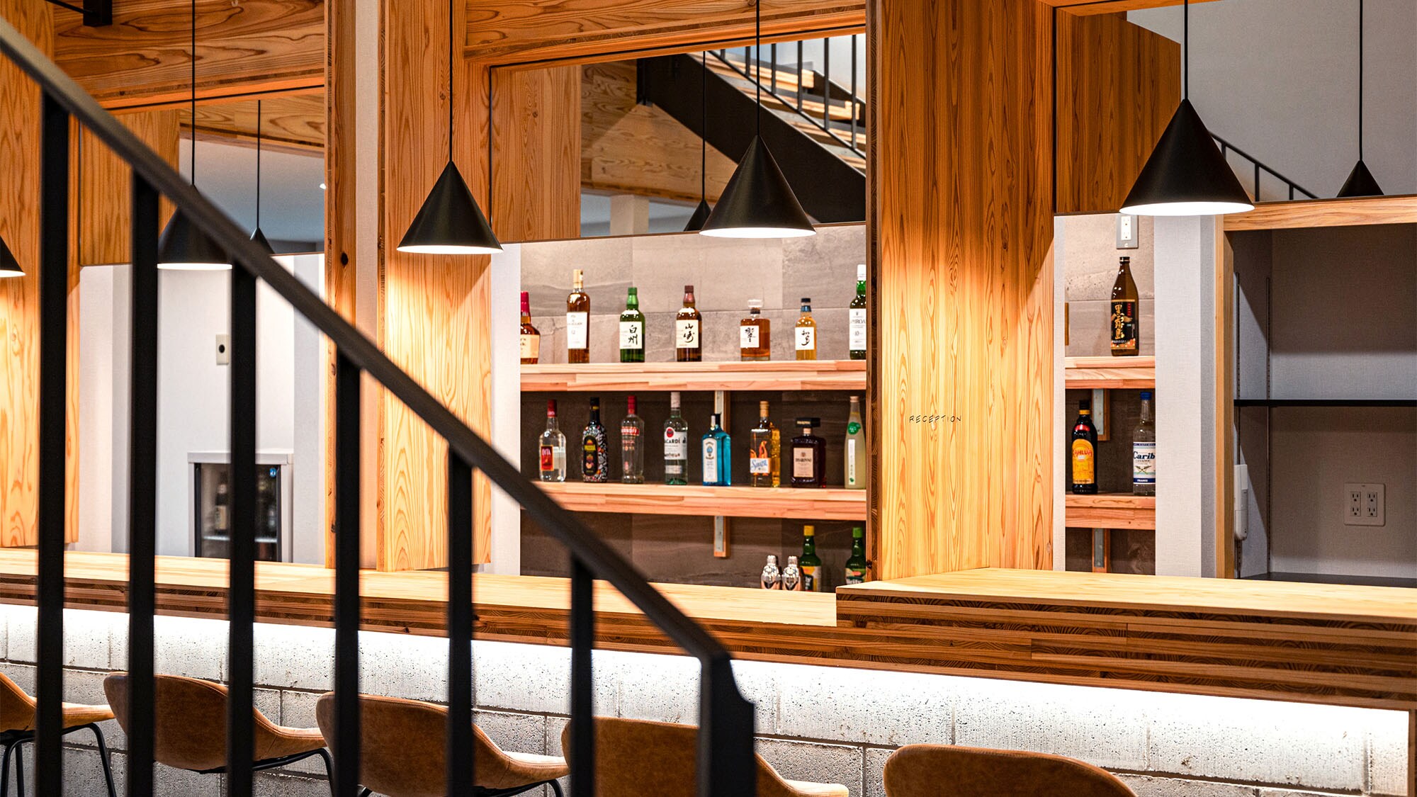 ・[Bar] A bar open to the general public, not just tourists