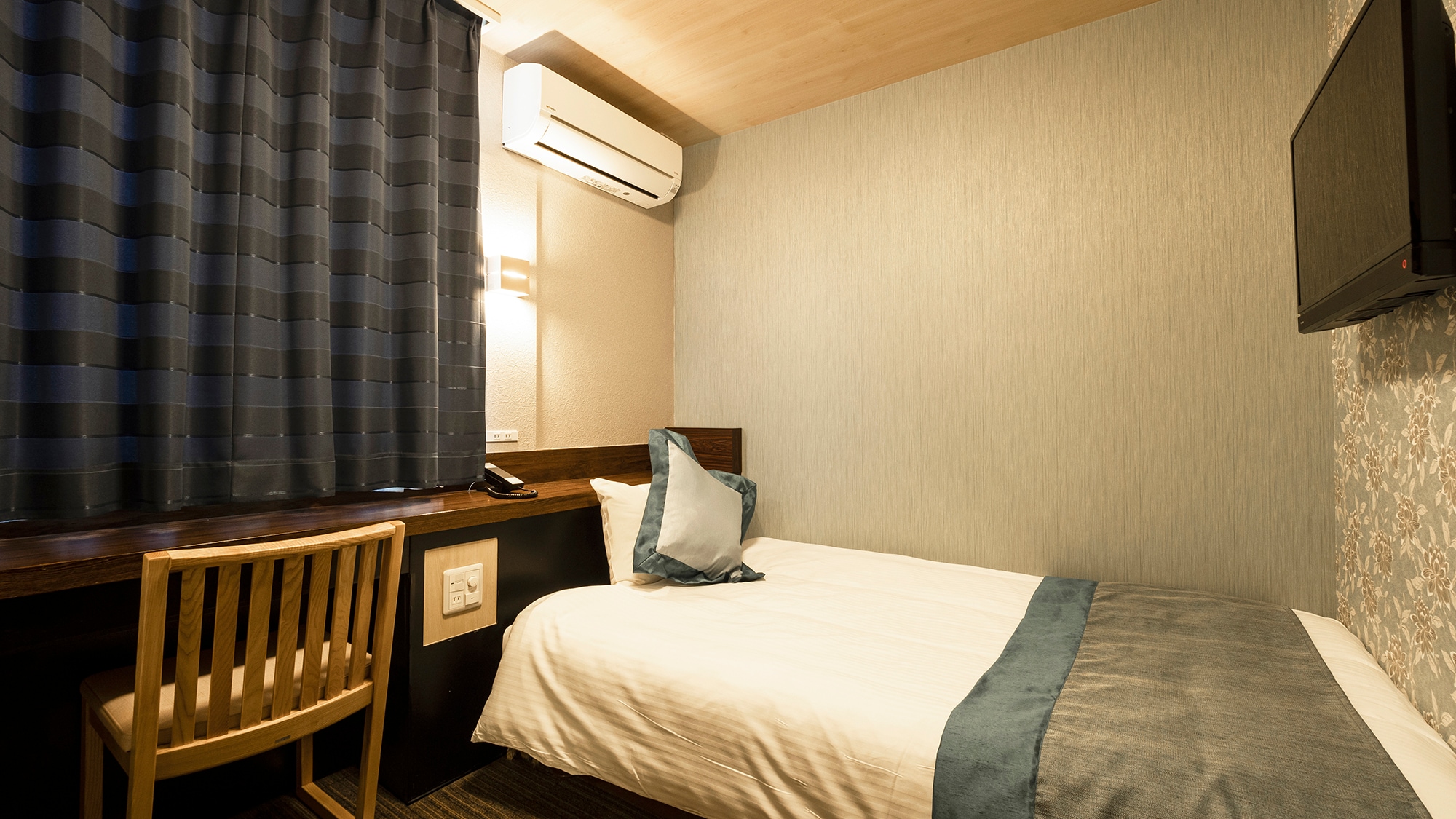 ◇ Semi-double room ◇ Bed width: 120 cm