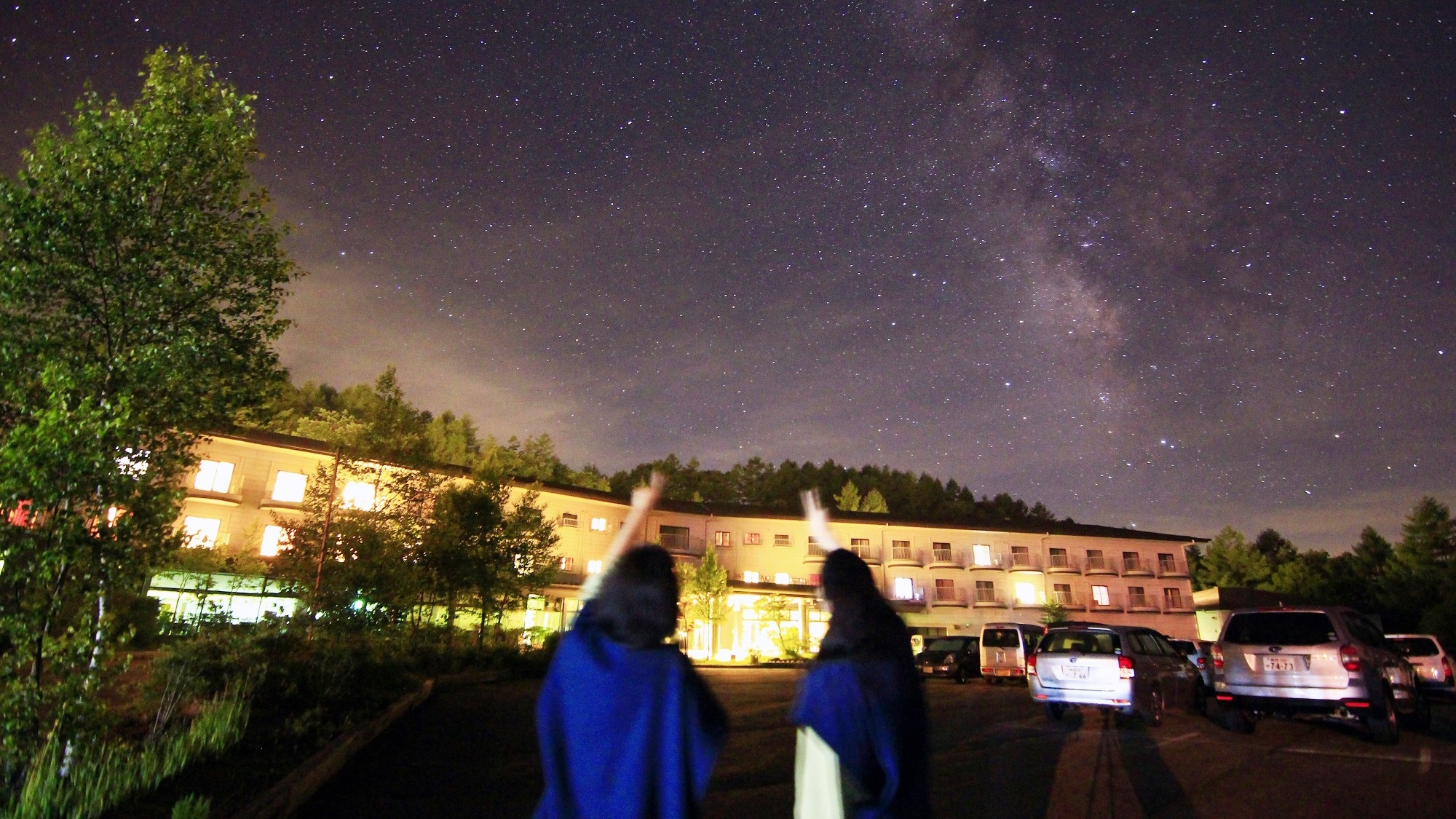 Look! You can see the Milky Way over there ~~ ☆ 彡