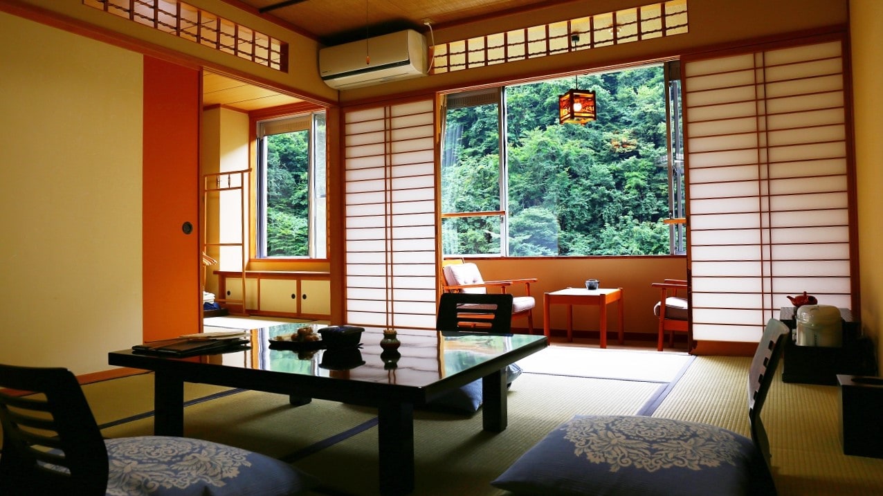 ■ Sawarabi no Ma/Wakaba no Ma: Phòng theo phong cách Nhật Bản có 10 tấm chiếu tatami, phòng bên cạnh có 6 tấm chiếu tatami. Phòng tatami rộng rãi, nơi bạn có thể thư giãn giữa không gian xanh mát của cây cối.