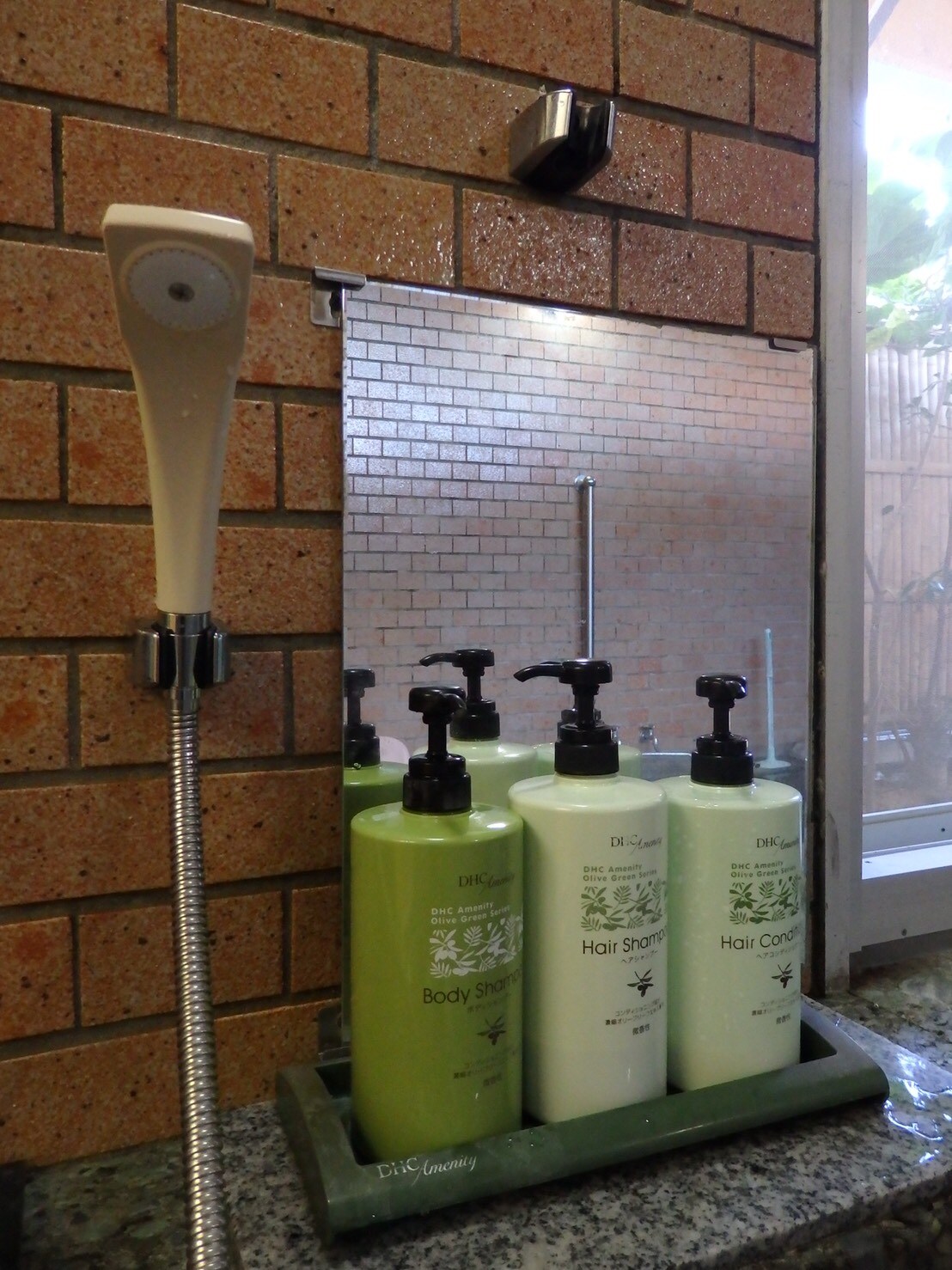 Bathroom amenities