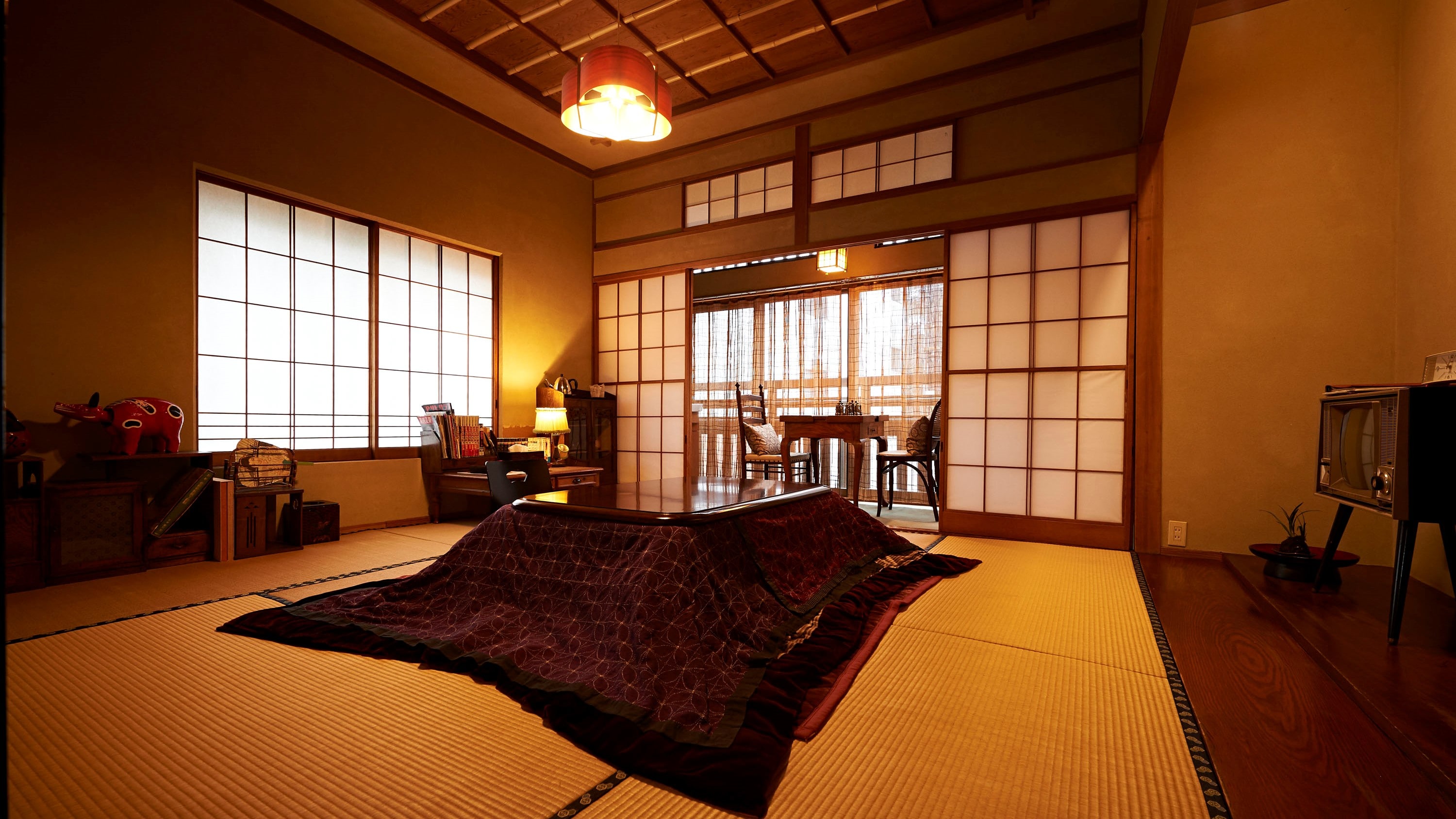 "Hail Room" - A place where nostalgic accessories and ornaments will soothe your soul.