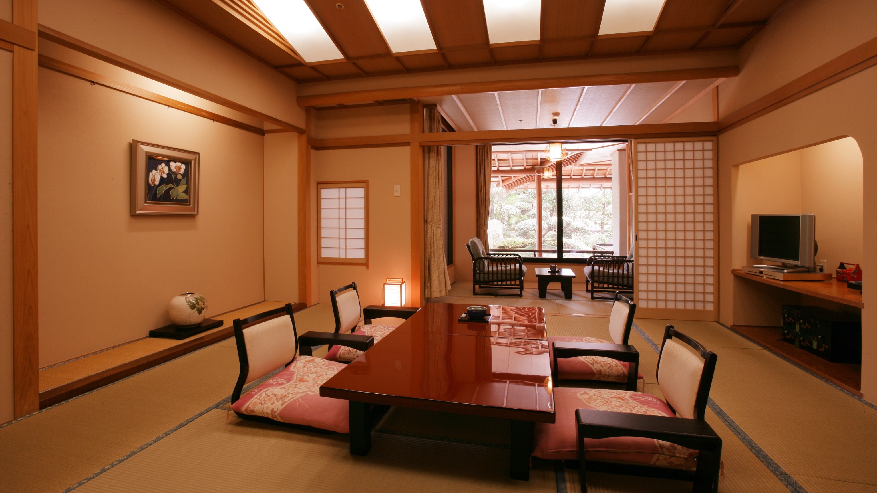 [Seiryu 1st floor special room] A special room where you can spend some quiet time enjoying the seasonal nature up close.