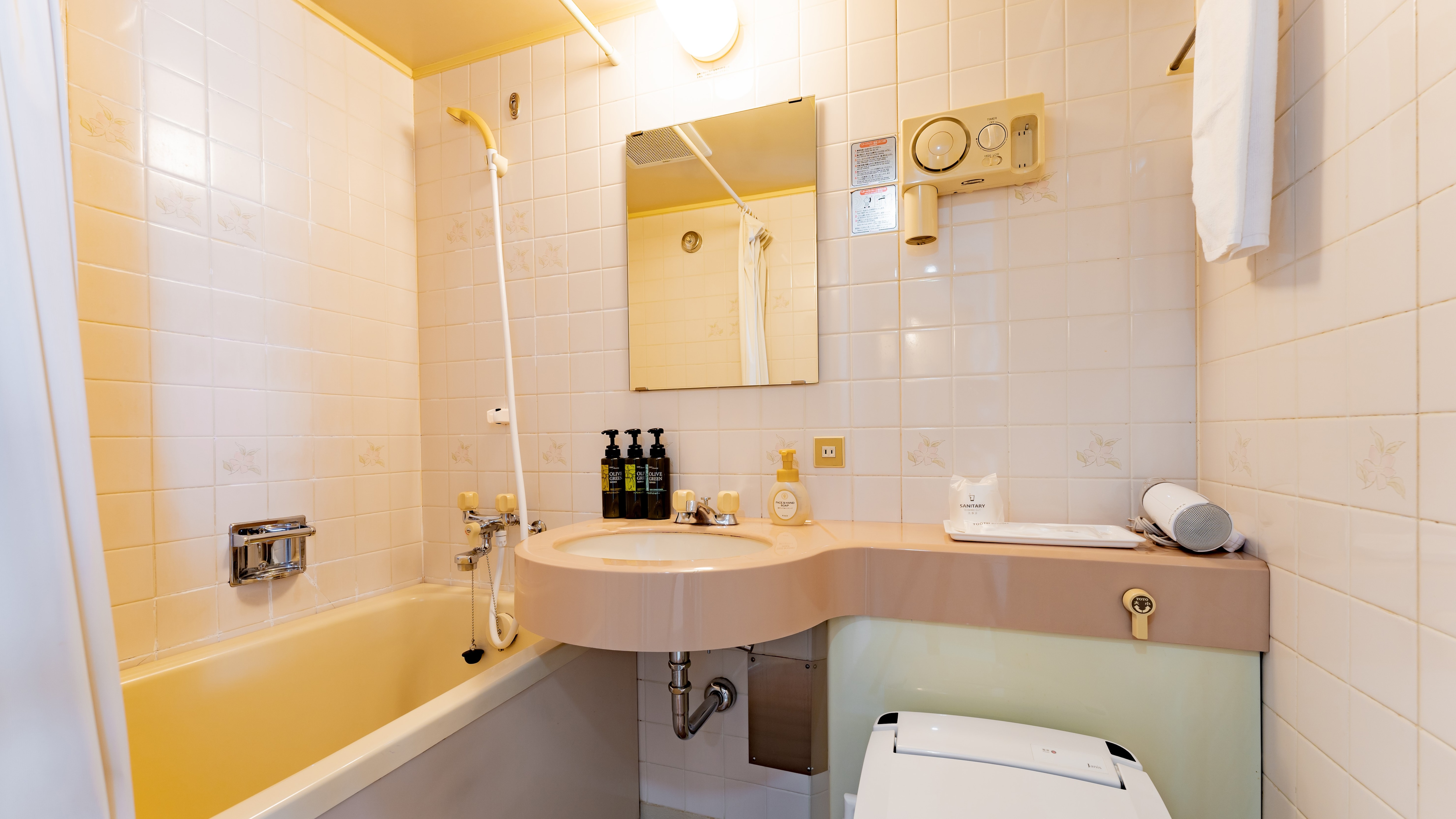 Unit bath: Relax in a spacious bathroom