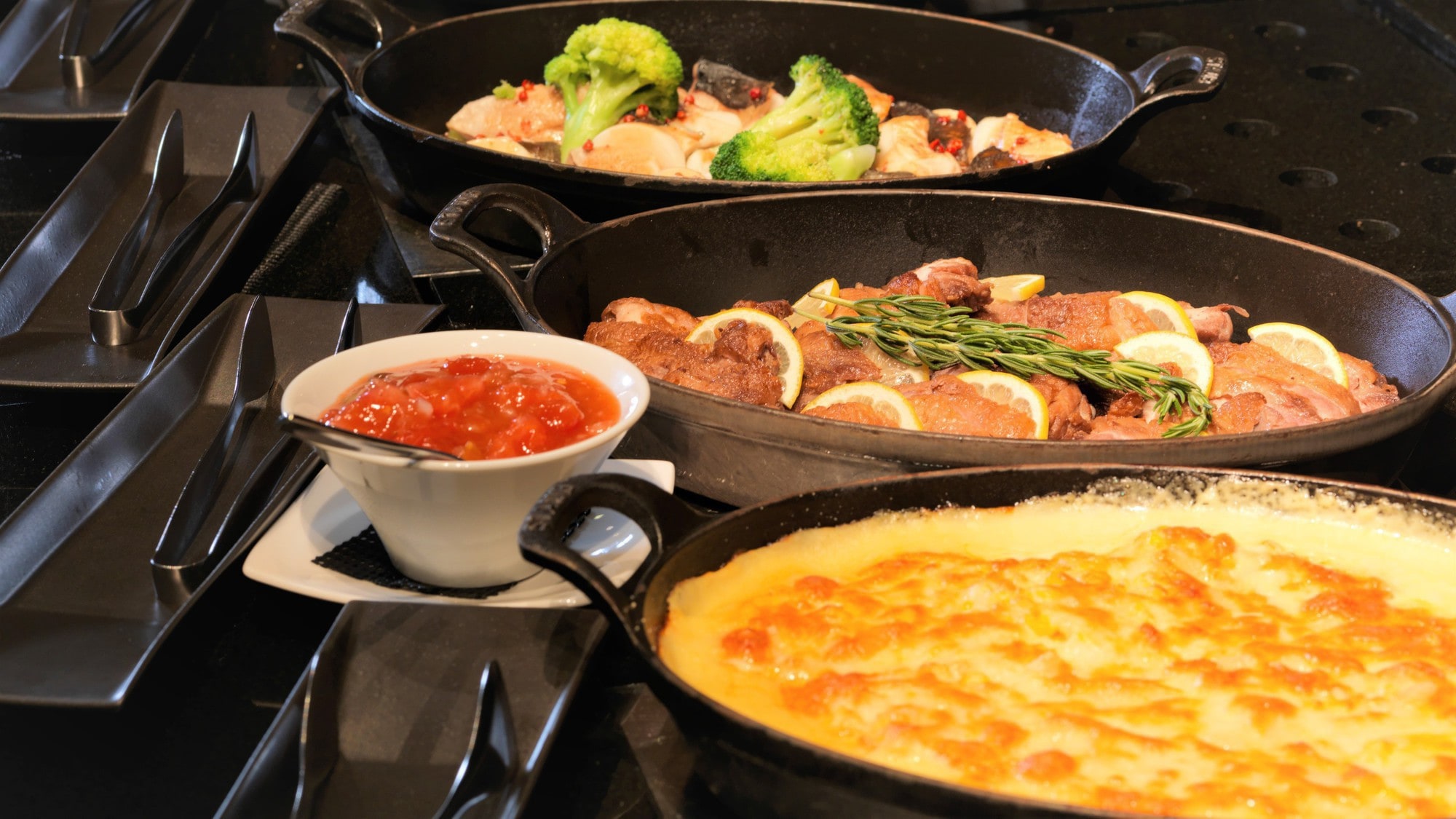 [Forest Buffet] A restaurant with various treats such as pasta, risotto, and gratin (dinner image)
