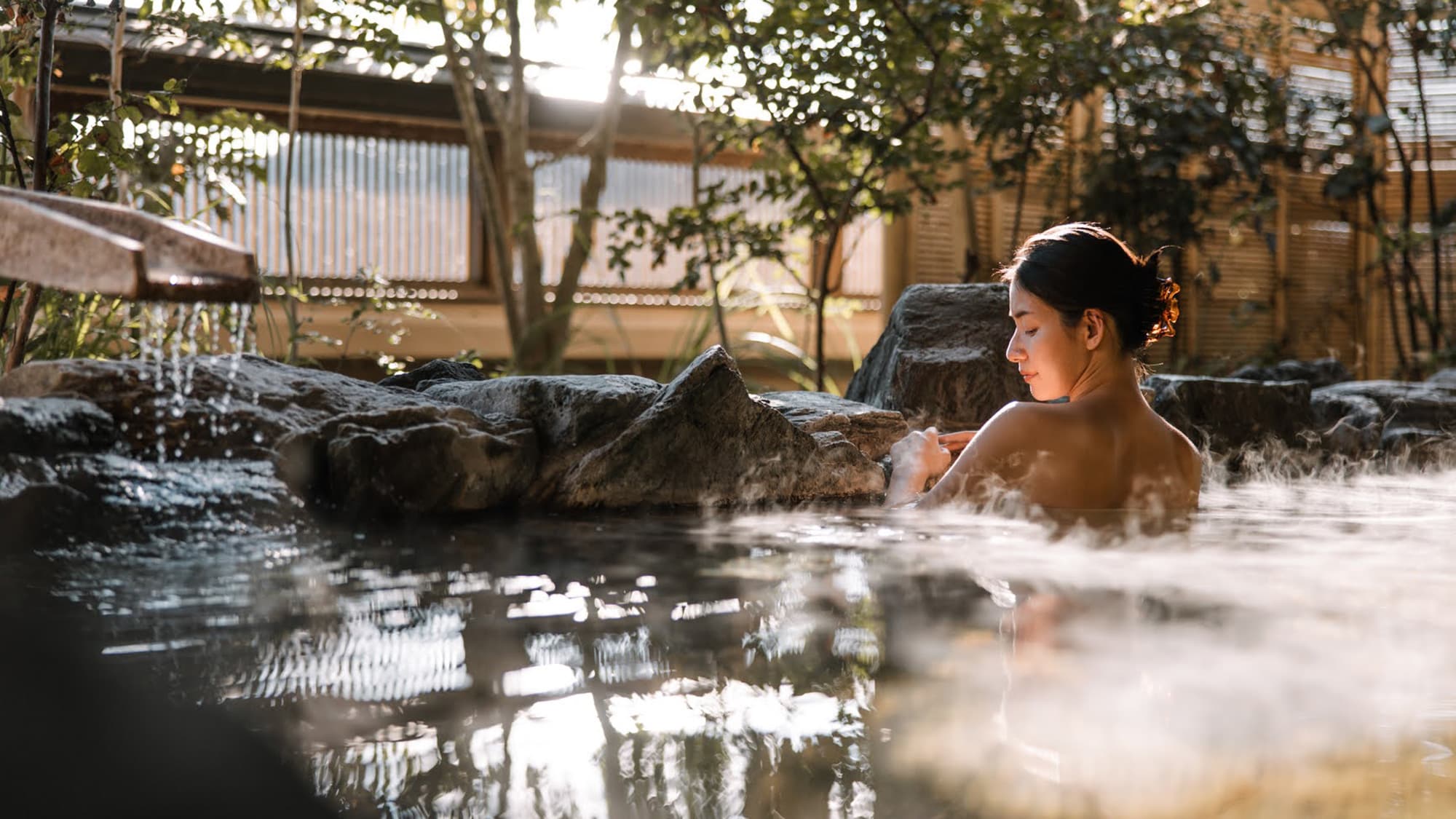 Achieve beautiful, moisturized skin in this hot spring known as the "beauty bath"!