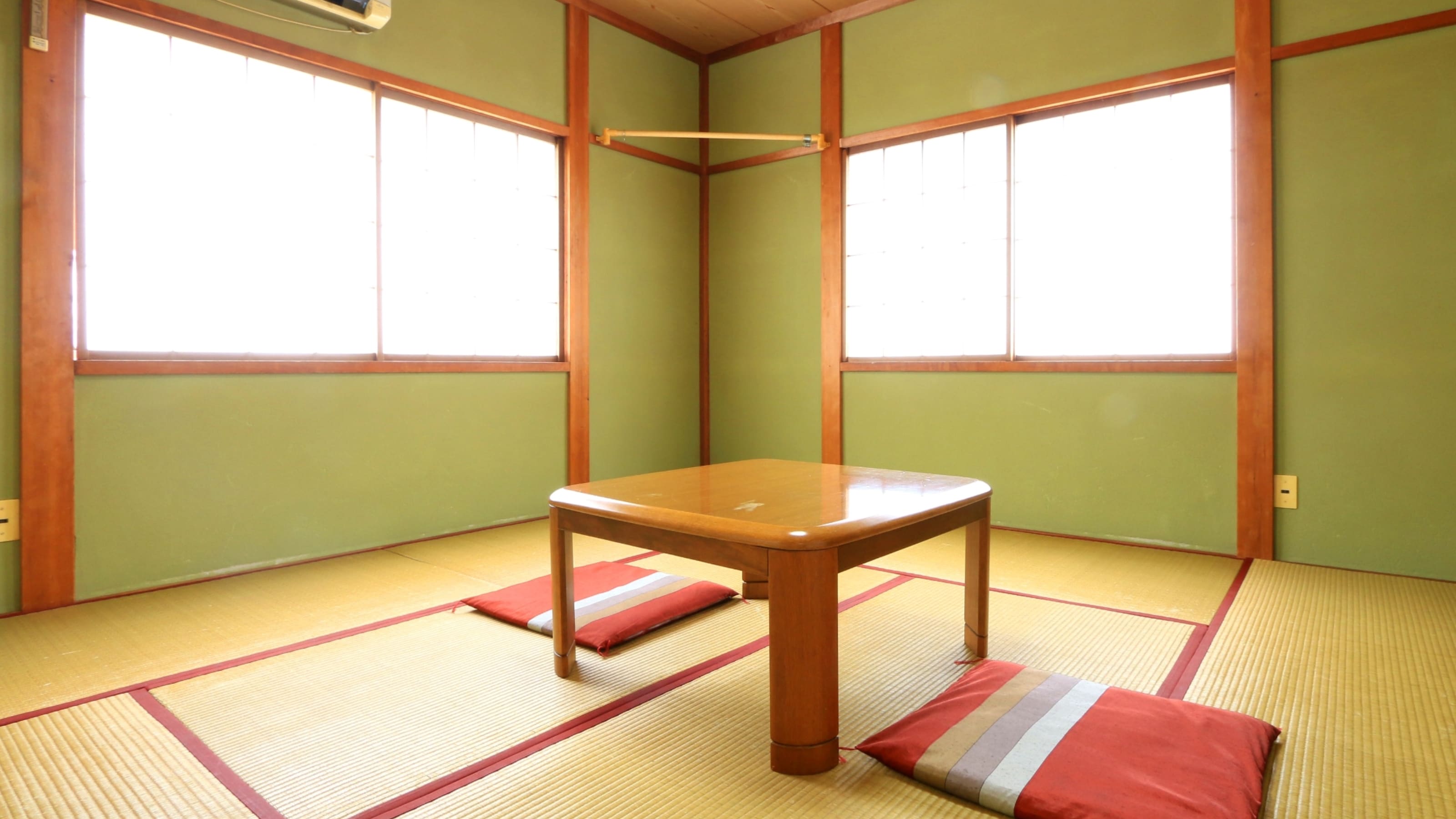 ★ห้องพักสไตล์ญี่ปุ่นขนาด 8 เสื่อทาทามิ พร้อมแสงไฟสบายตา