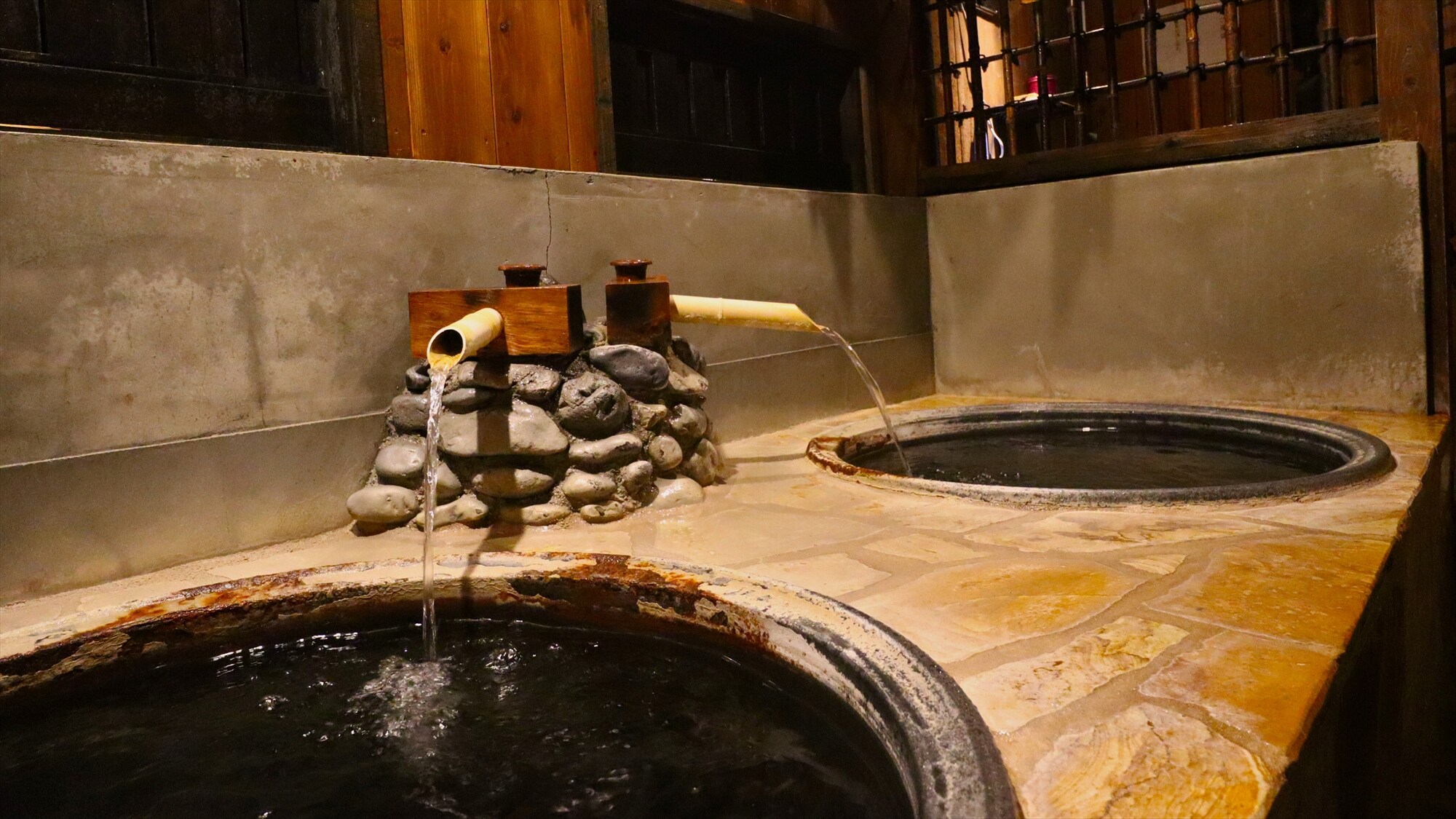 Hai ấm đun nước dùng một lần