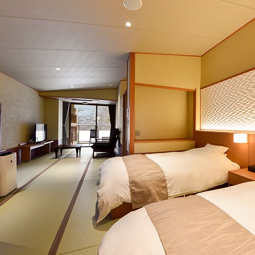 * [Main building: Japanese-style room with Kinsen open-air bath C] This is a slightly wider corner room. Kinsen time that is not disturbed by anyone