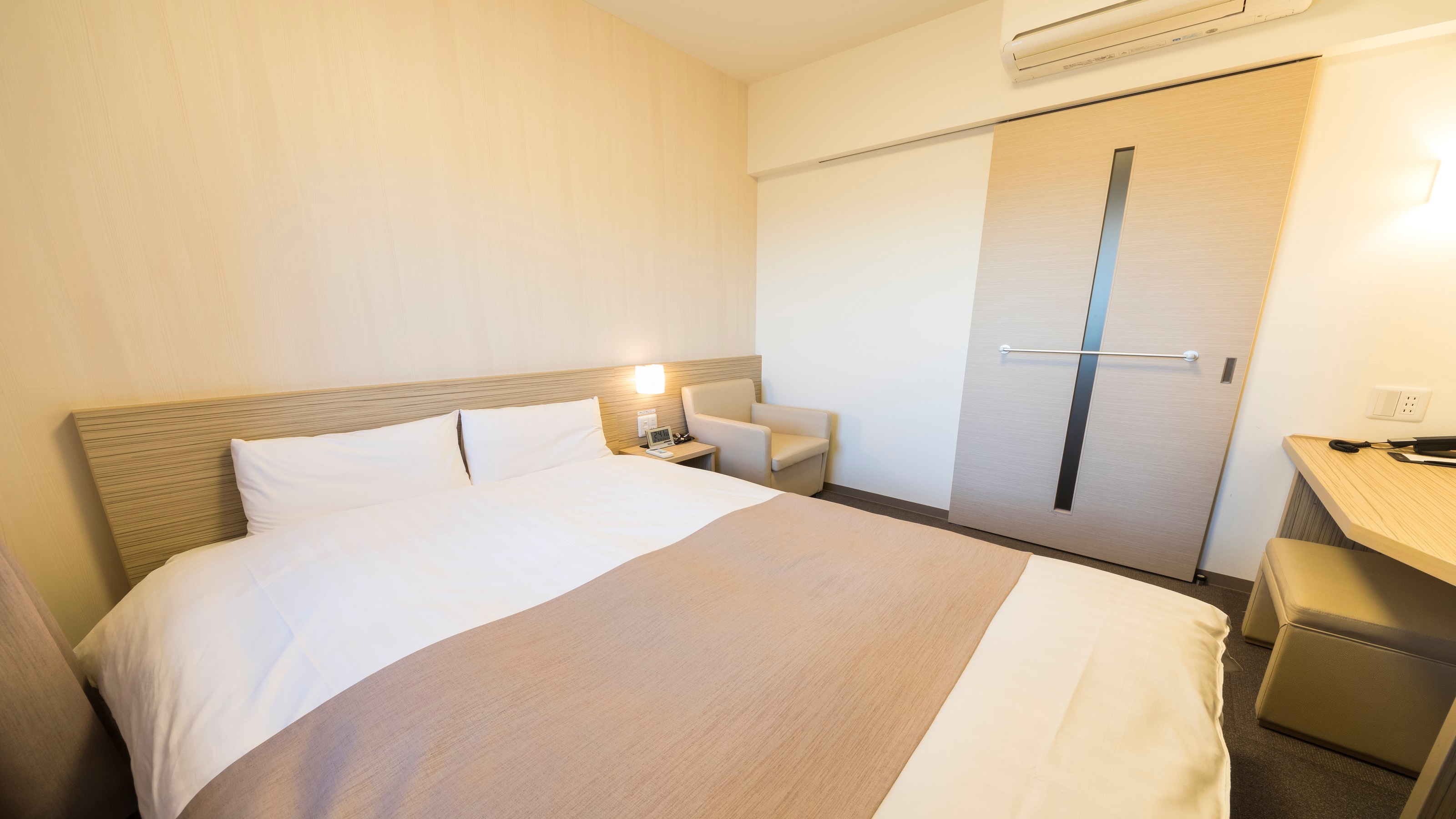 ■ Double room [No smoking / smoking] (140 & times; 195cm & times; 1 unit), 15 square meters, TV: 26 type or 32 type ①