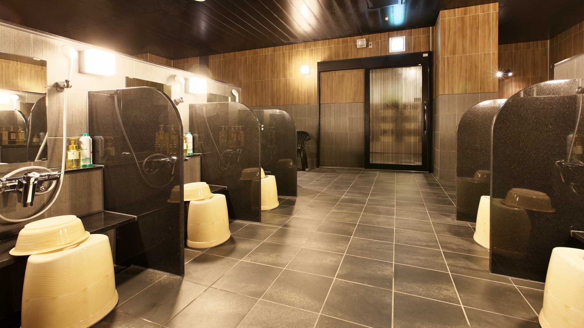 Men's large bath