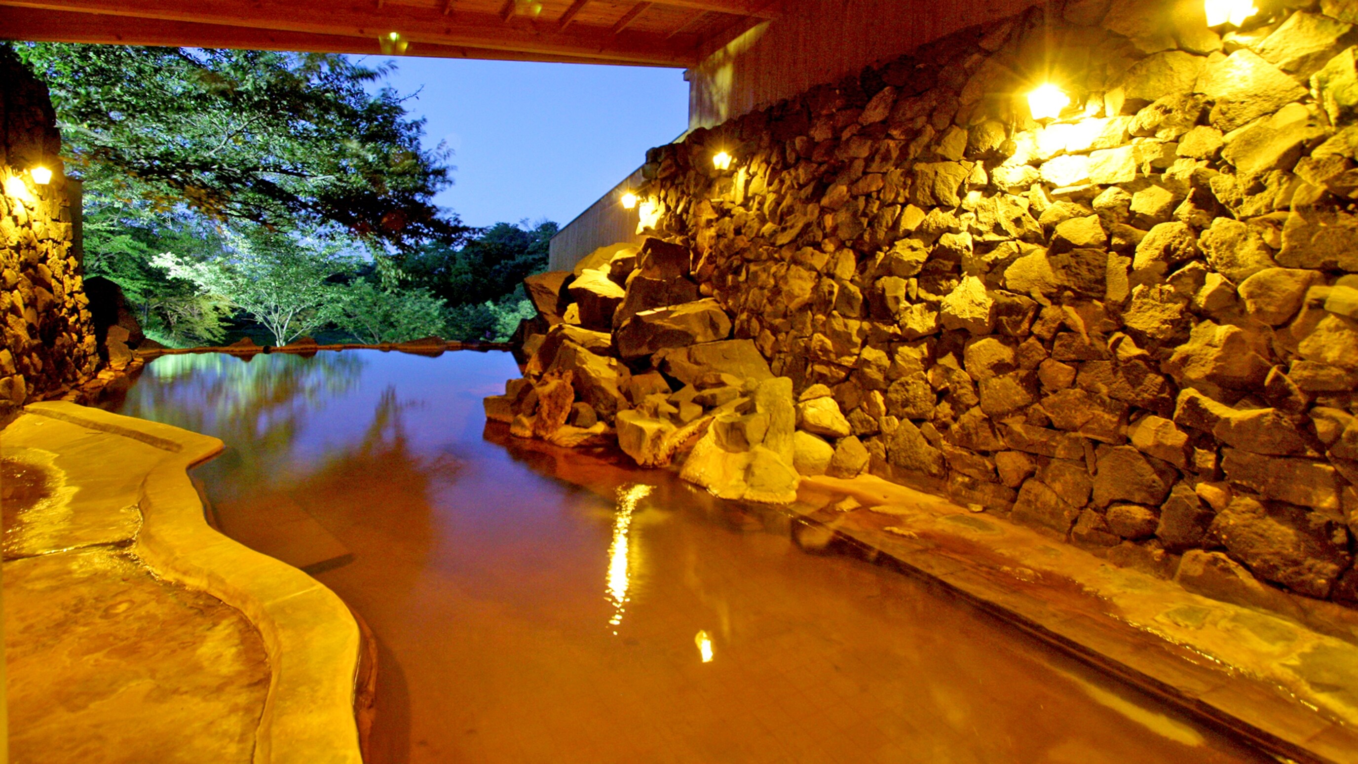 Open-air bath at night